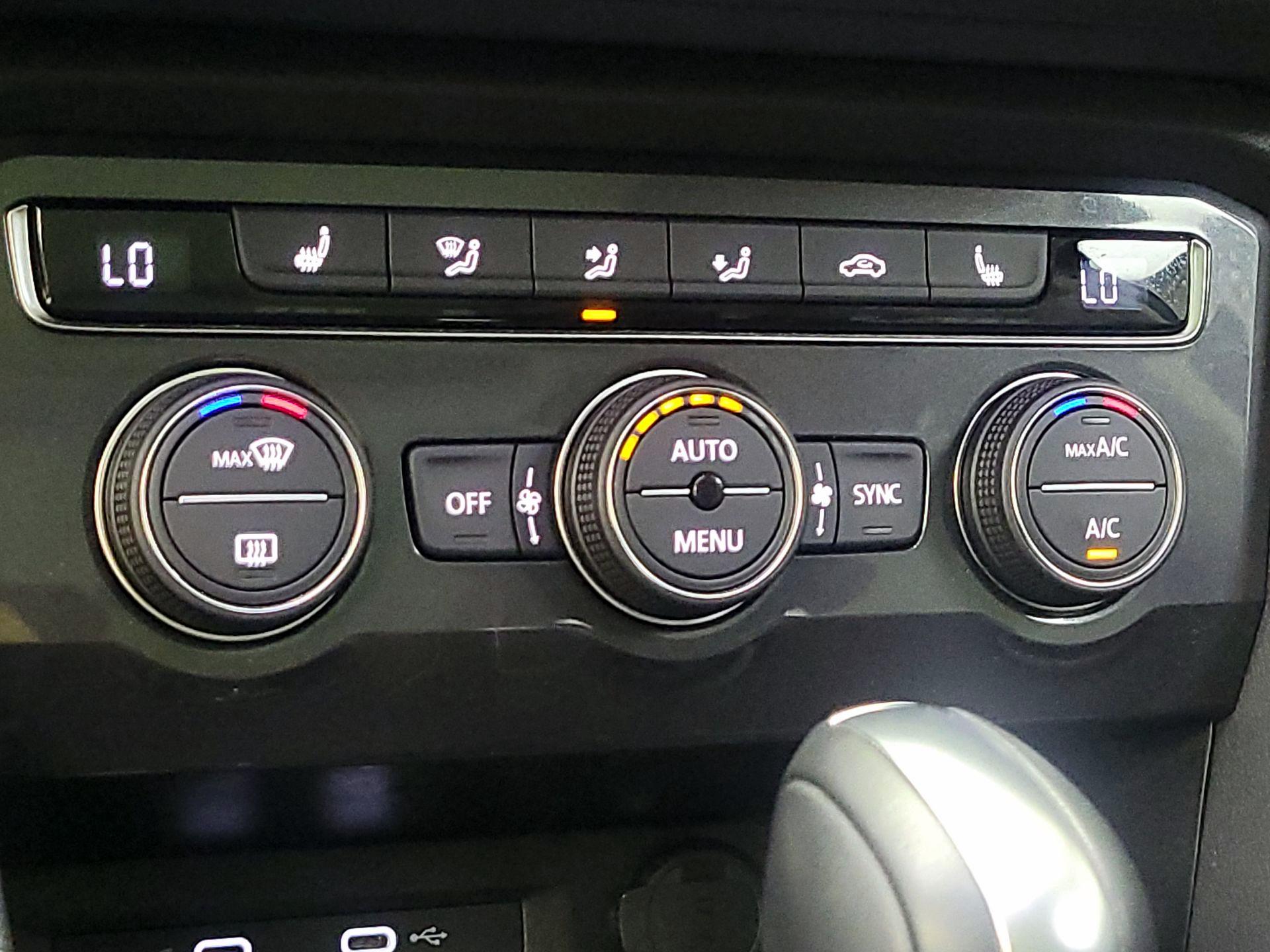 Thumbnail: 2021 Volkswagen Tiguan - 16
