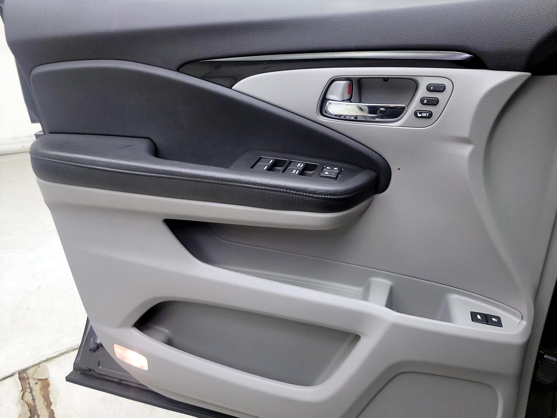 Thumbnail: 2019 Honda Pilot - 12