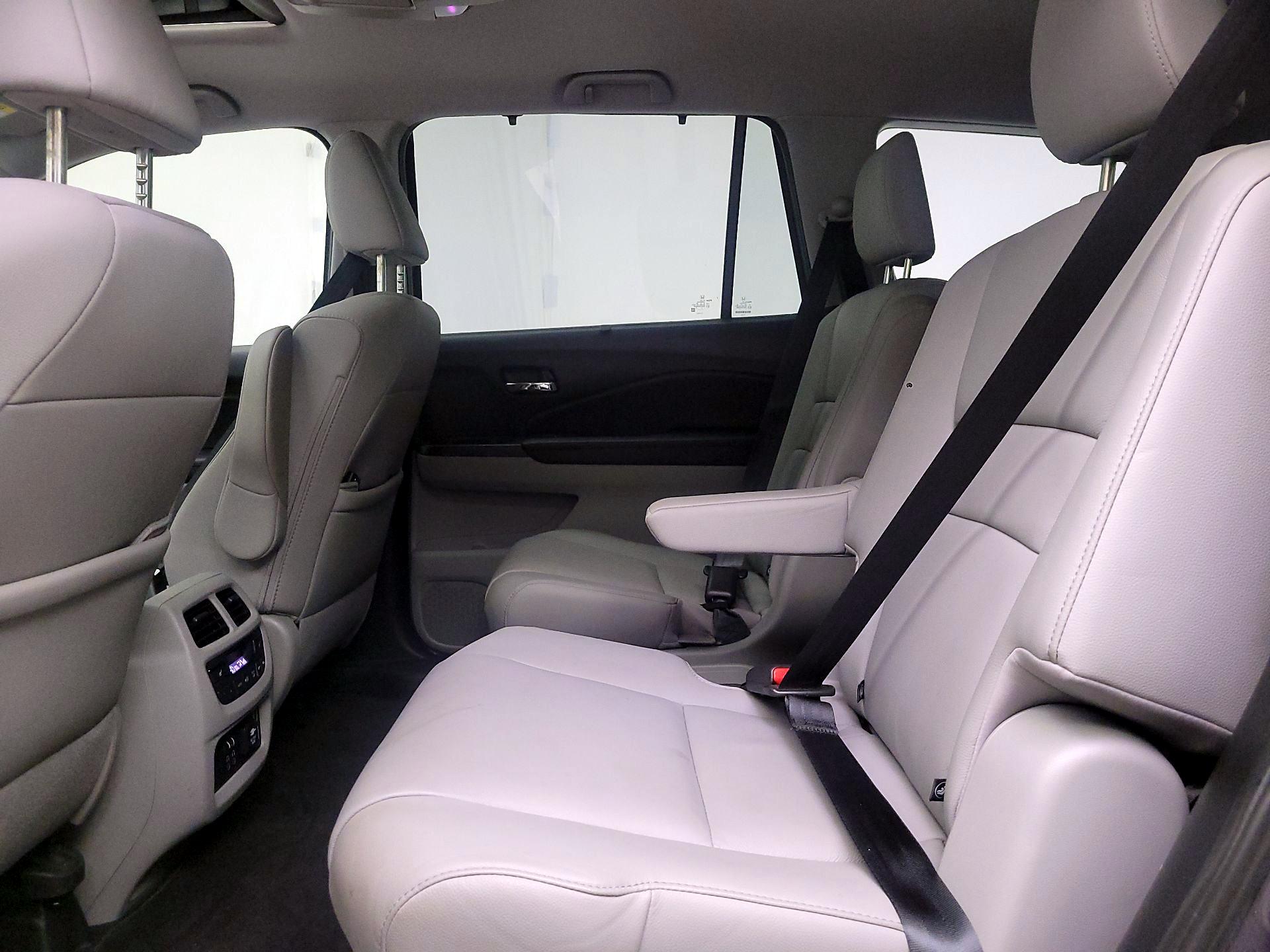 Thumbnail: 2019 Honda Pilot - 20