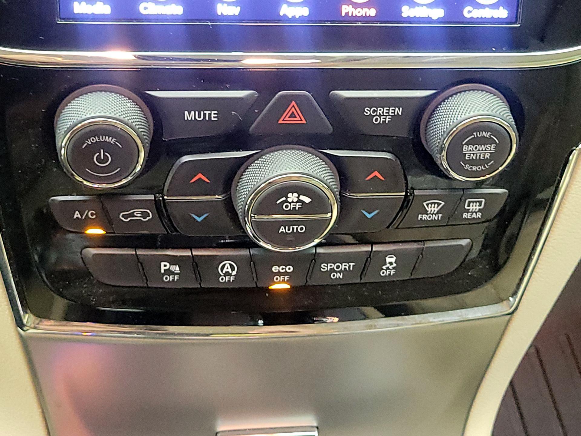 Thumbnail: 2021 Jeep Grand Cherokee - 17