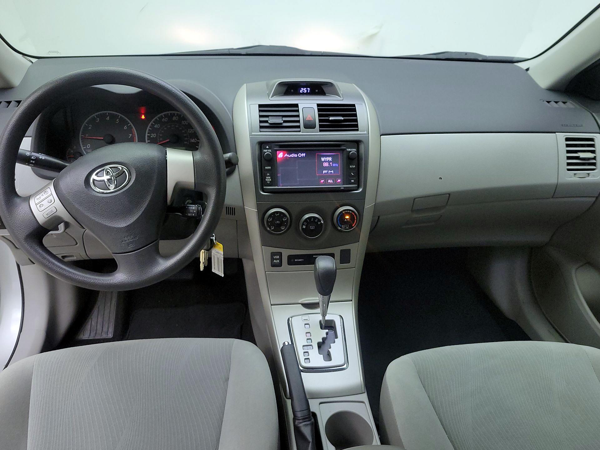 Thumbnail: 2013 Toyota Corolla - 9