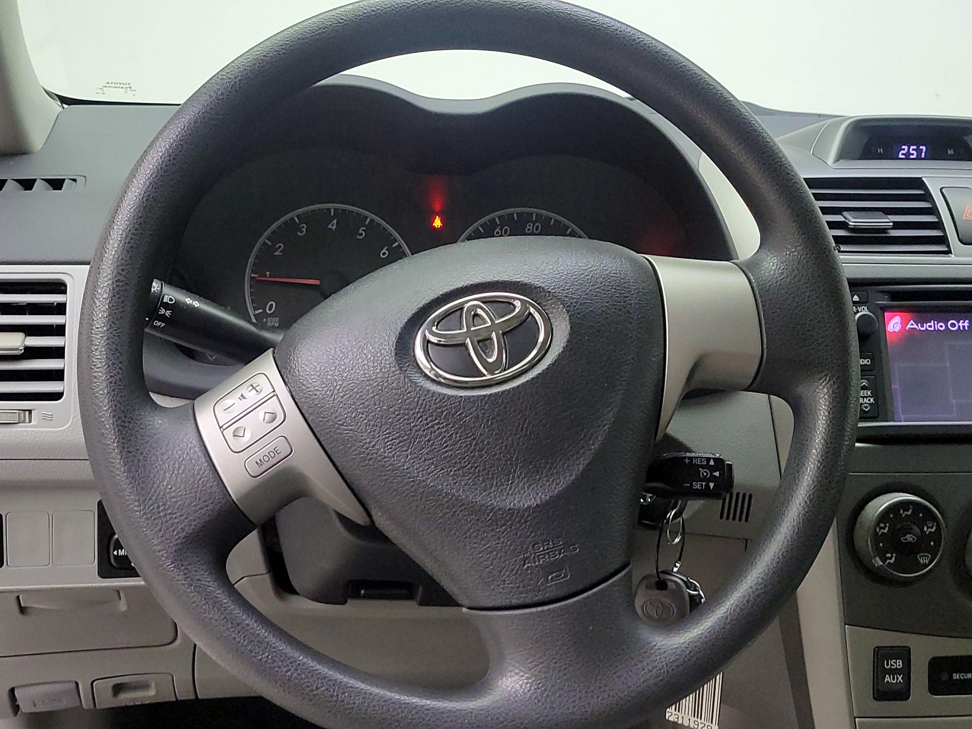 Thumbnail: 2013 Toyota Corolla - 10