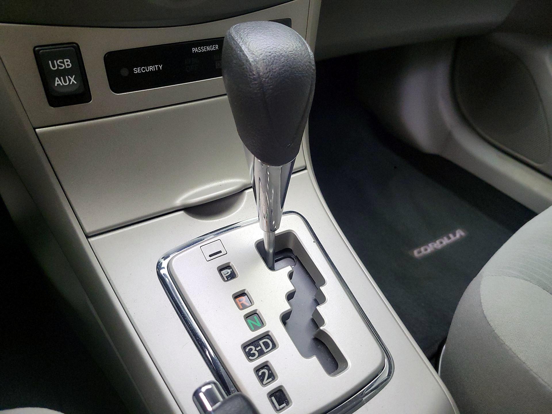 Thumbnail: 2013 Toyota Corolla - 16