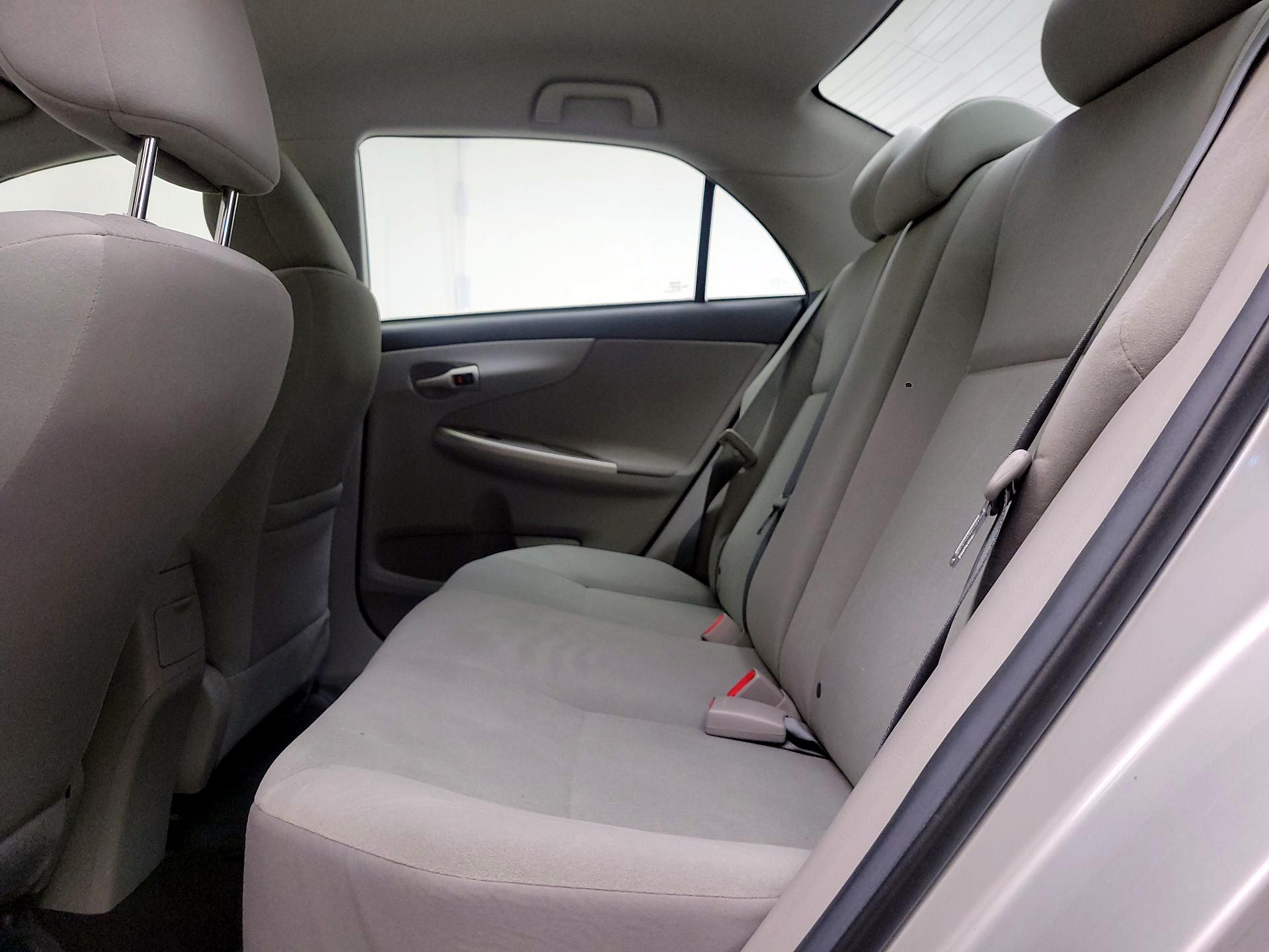 Thumbnail: 2013 Toyota Corolla - 18