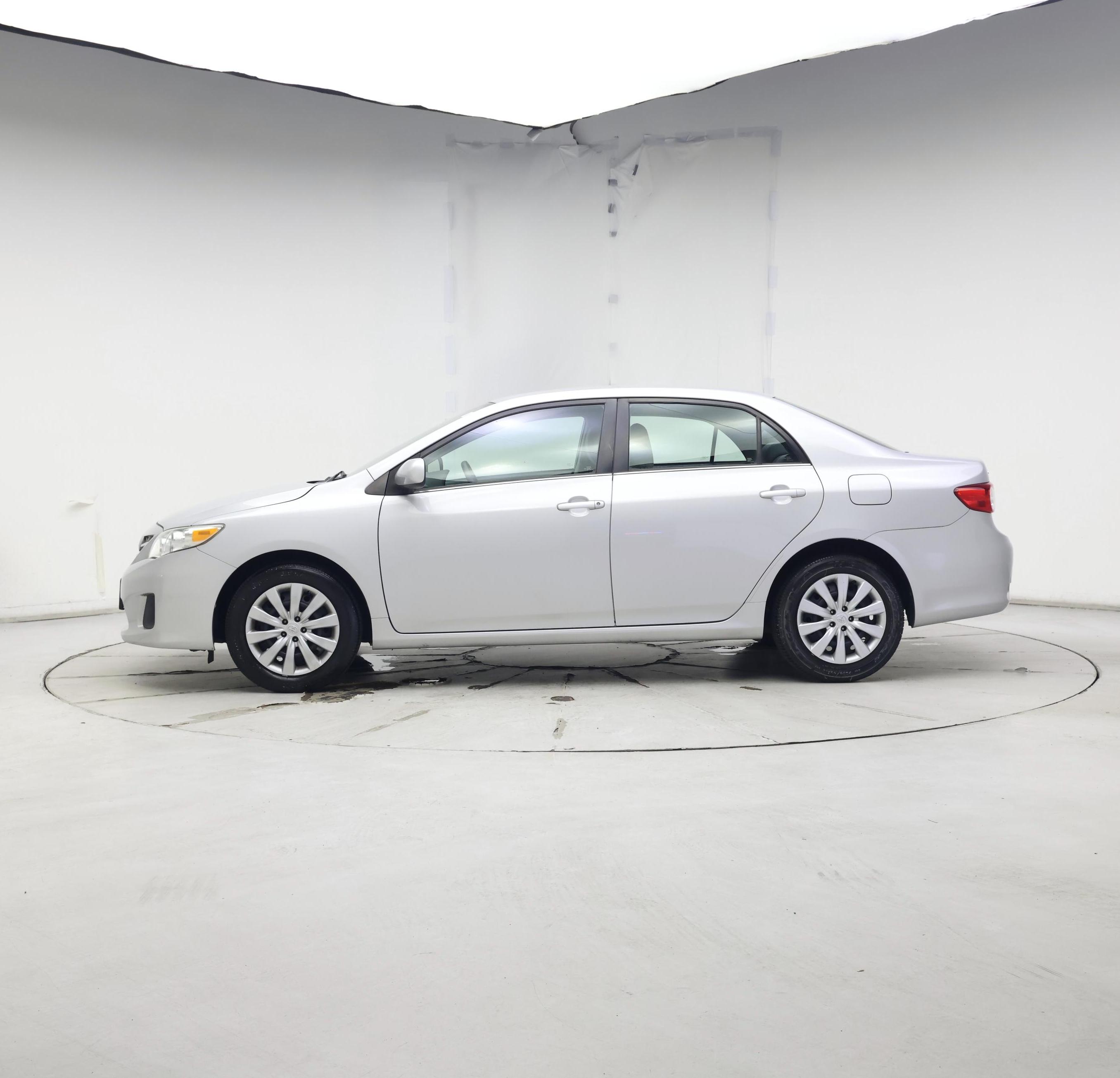 Thumbnail: 2013 Toyota Corolla - 3