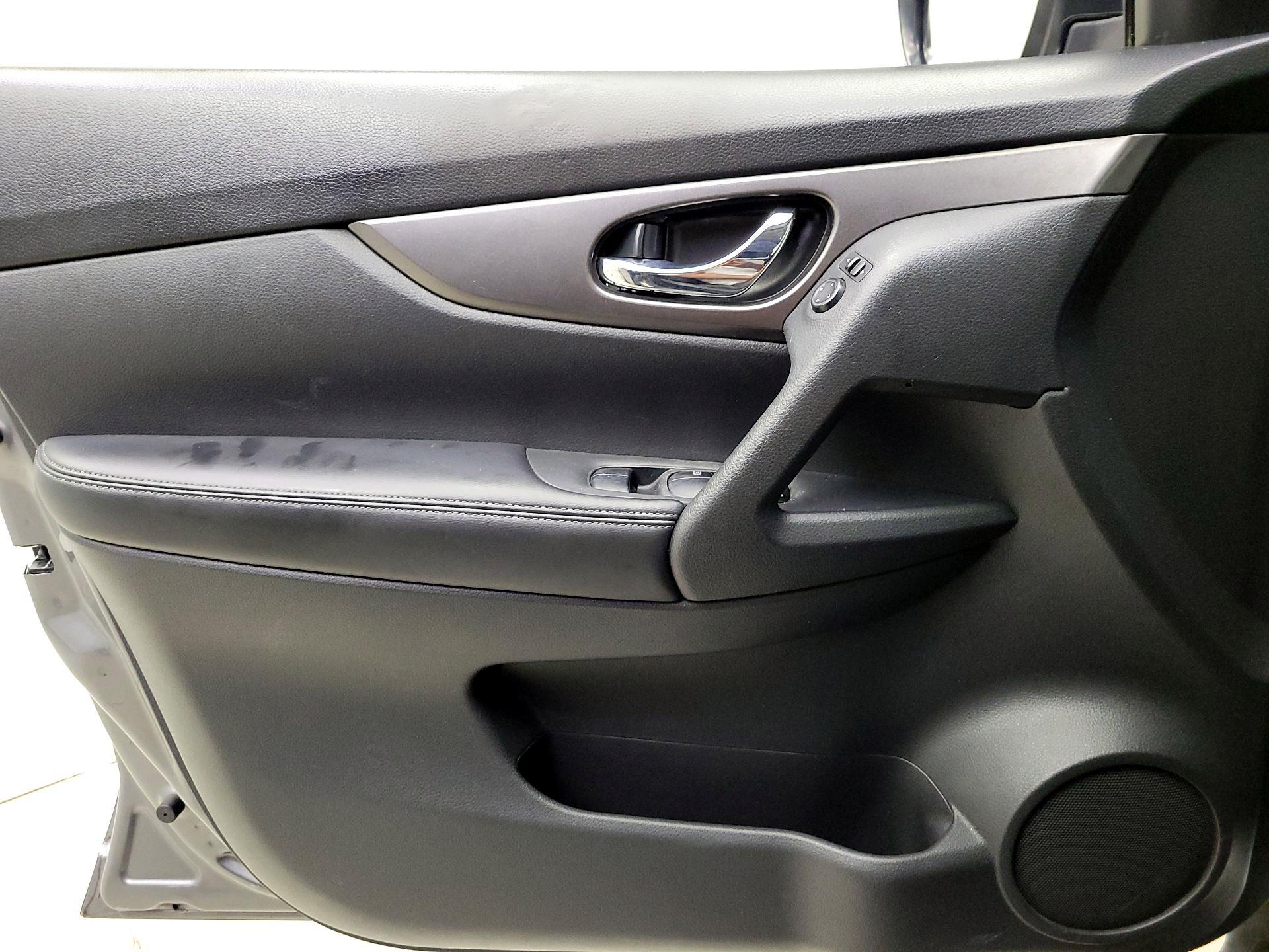 Thumbnail: 2016 Nissan Rogue - 12