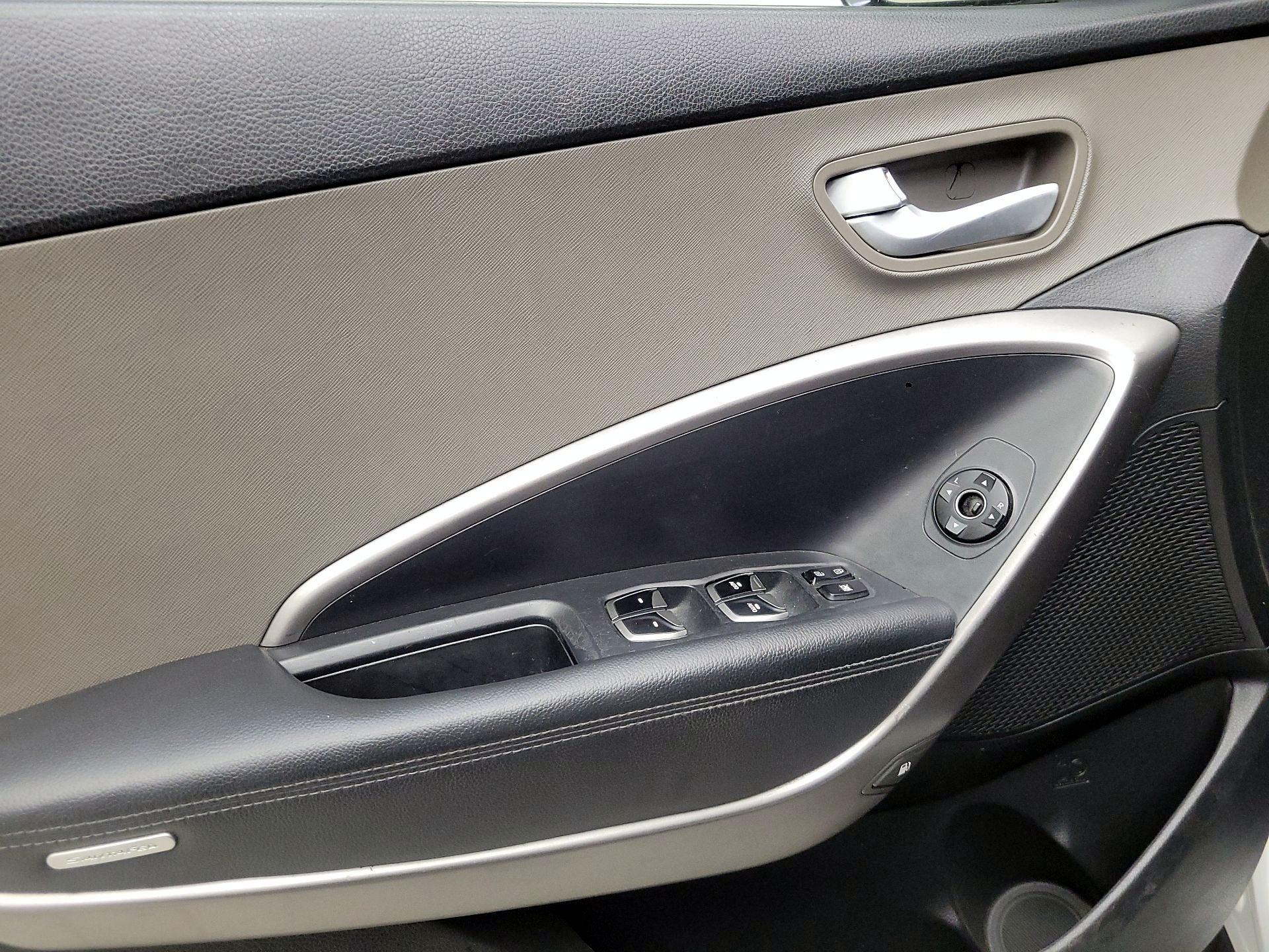 Thumbnail: 2016 Hyundai Santa Fe - 12