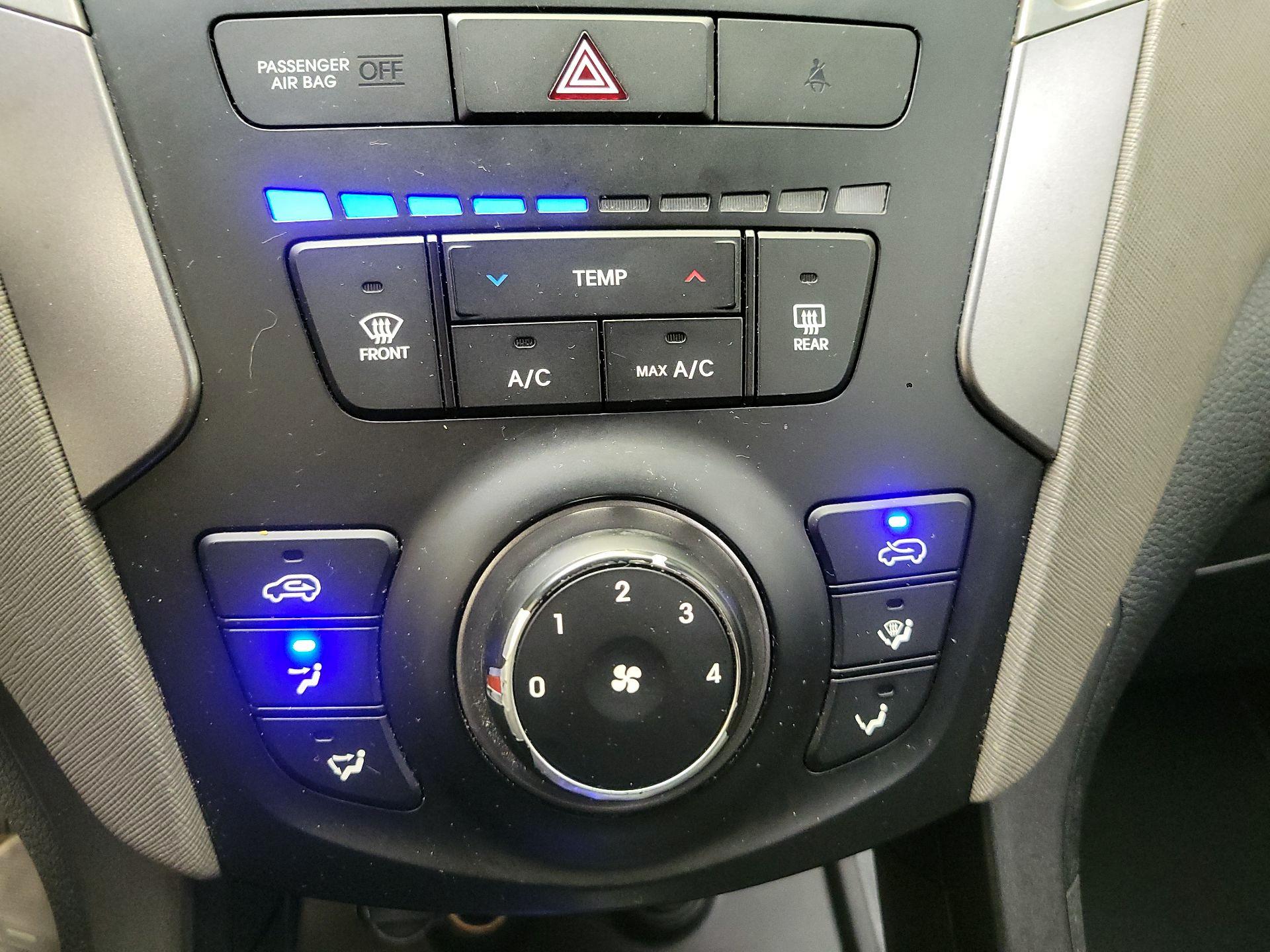 Thumbnail: 2016 Hyundai Santa Fe - 15