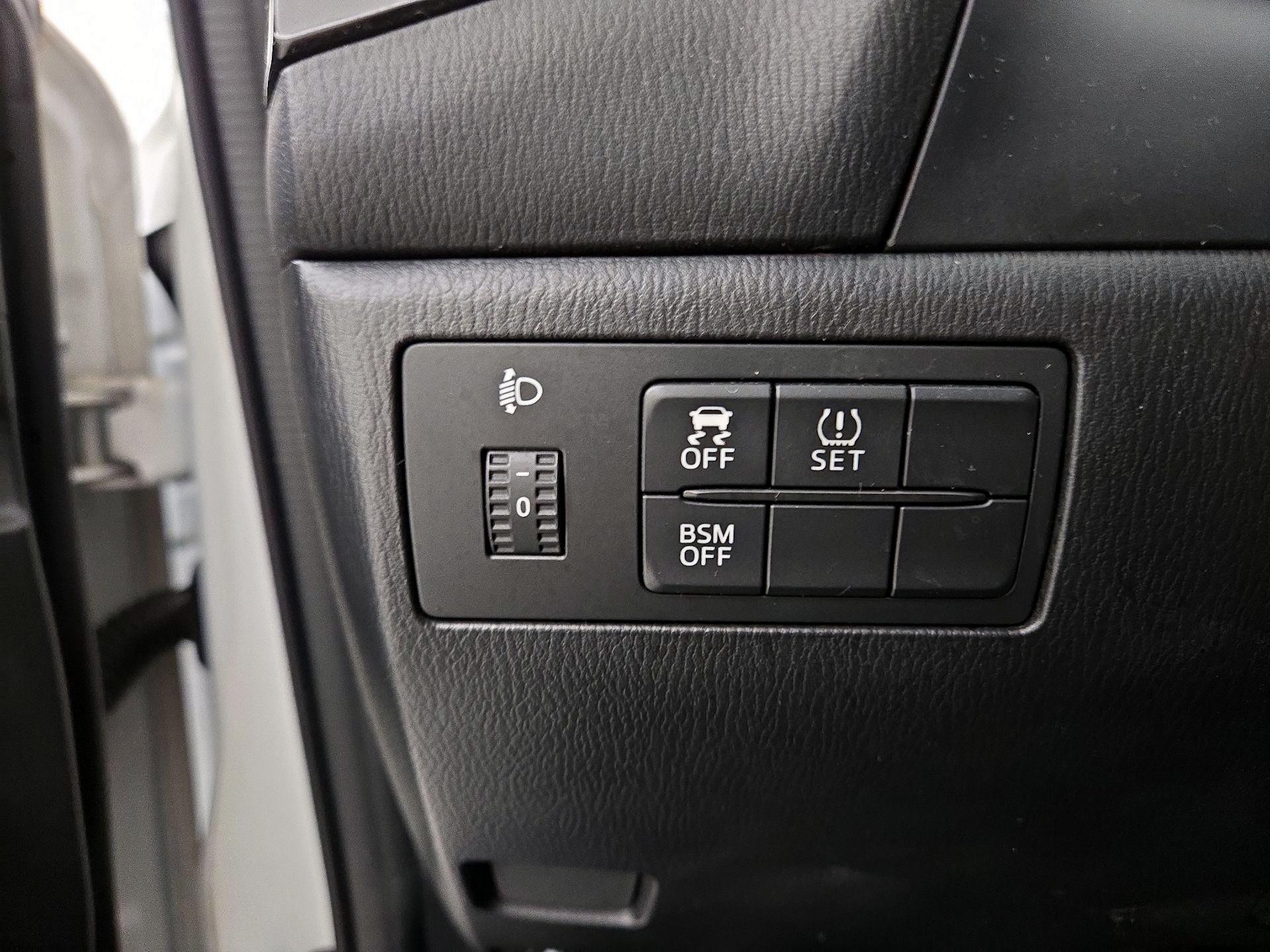 Thumbnail: 2014 Mazda Mazda3 - 13
