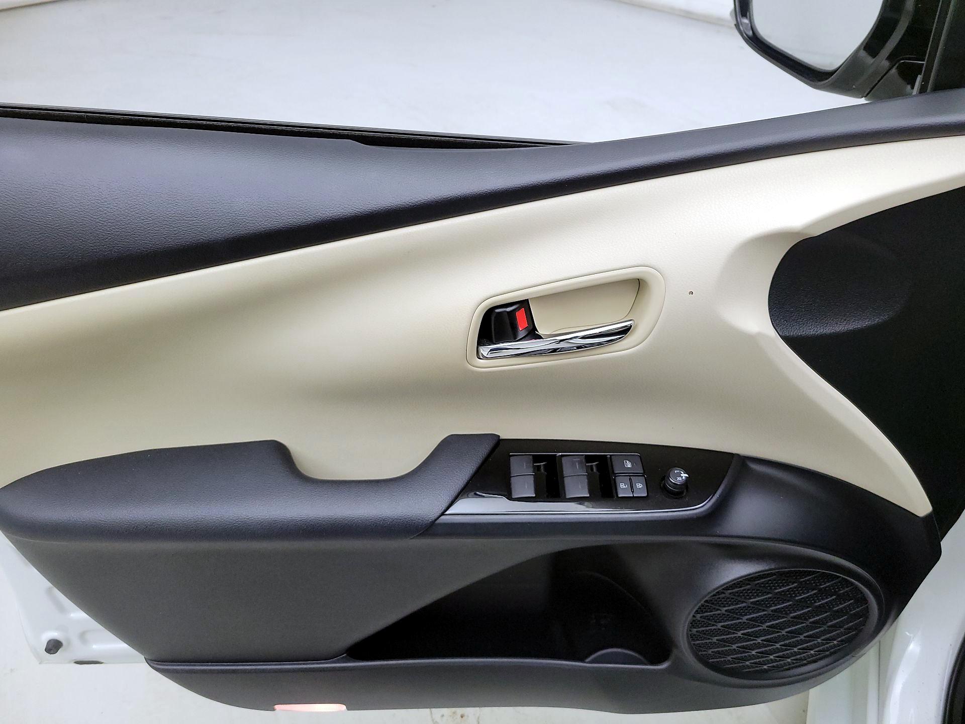 Thumbnail: 2020 Toyota Prius - 12