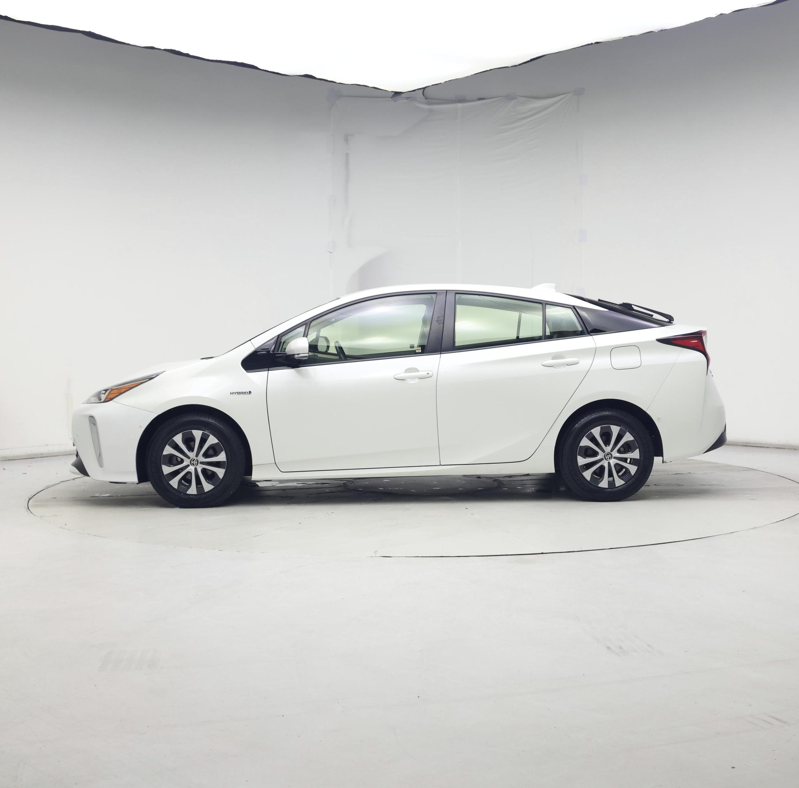 Thumbnail: 2020 Toyota Prius - 3