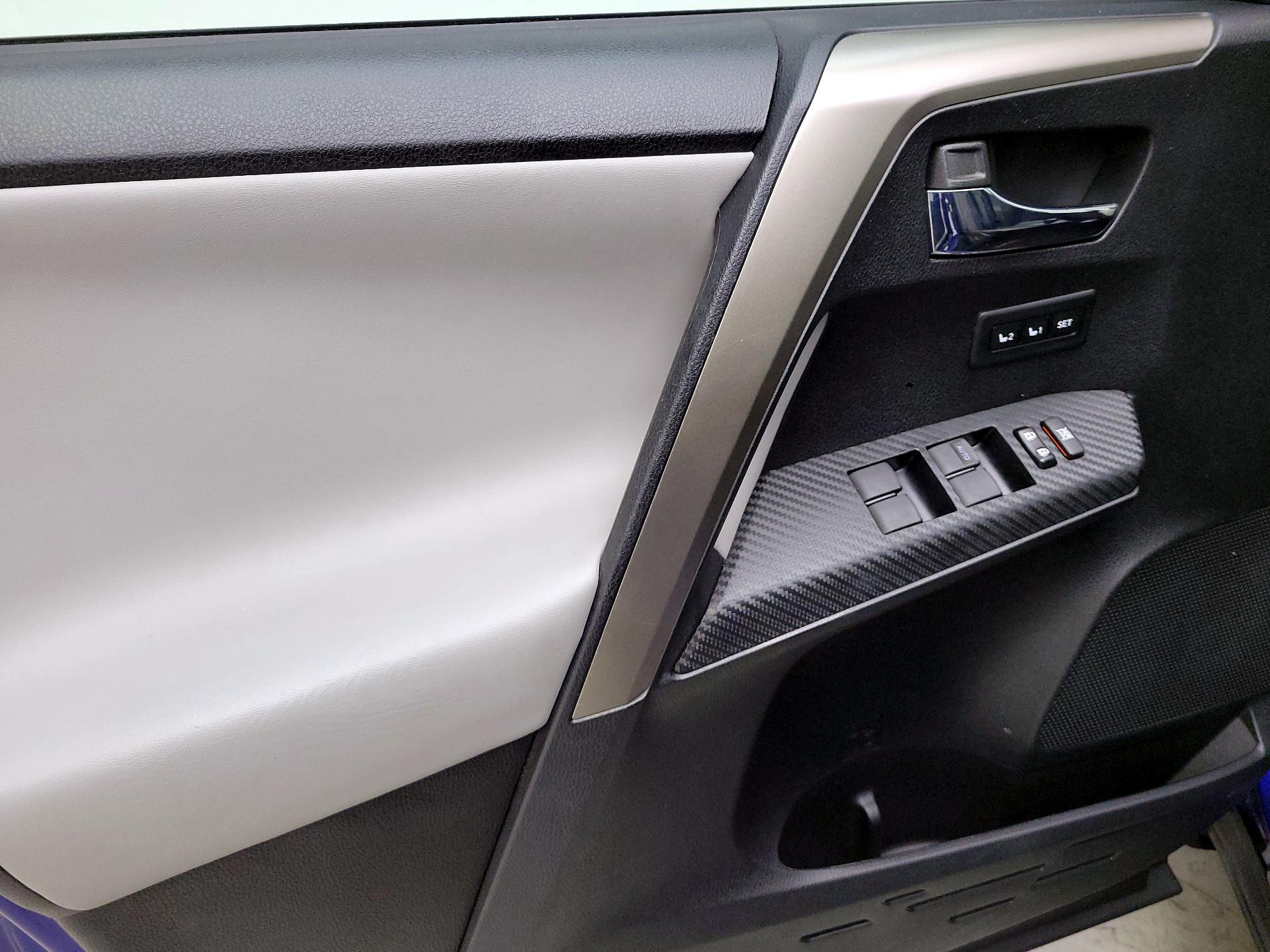 Thumbnail: 2015 Toyota RAV4 - 12