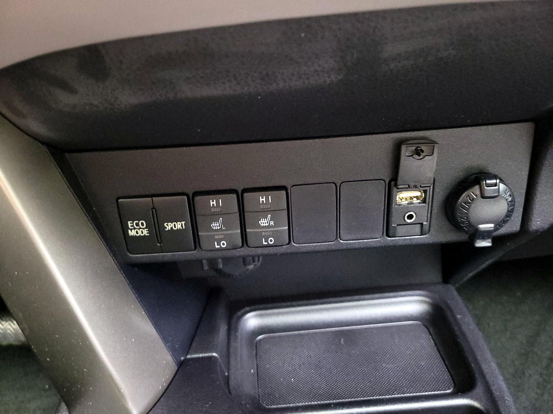 Thumbnail: 2015 Toyota RAV4 - 19