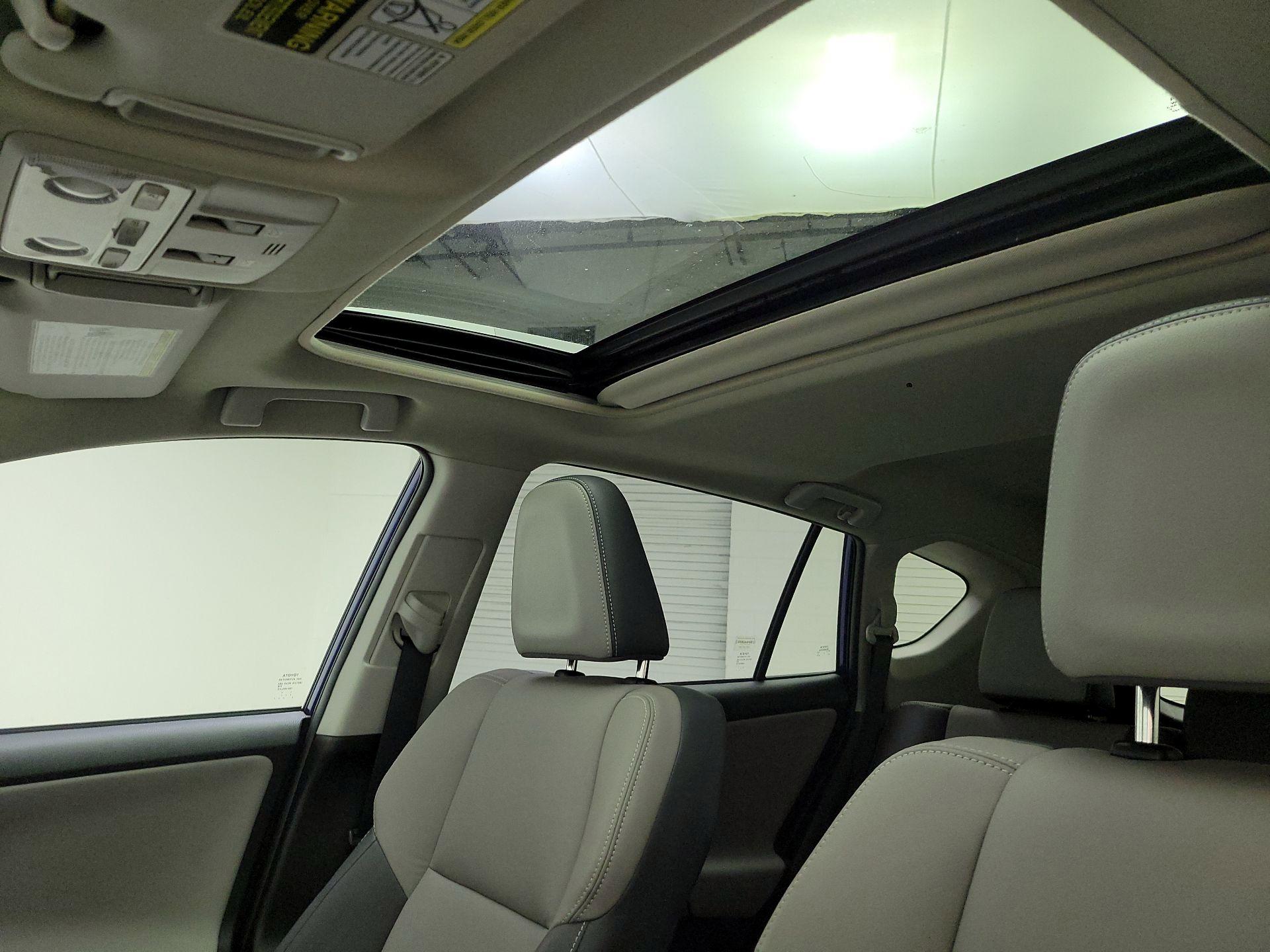 Thumbnail: 2015 Toyota RAV4 - 20