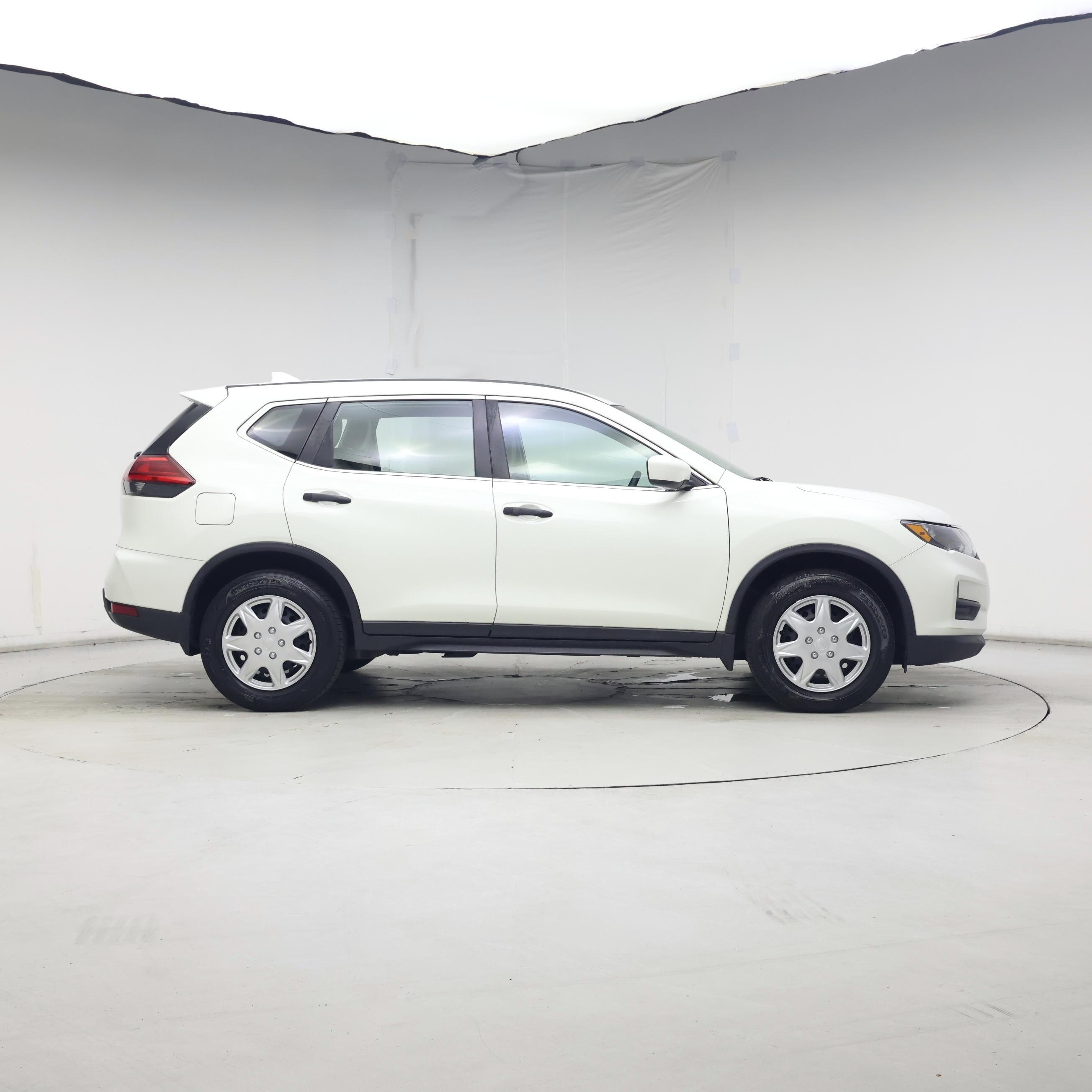 Thumbnail: 2017 Nissan Rogue - 7