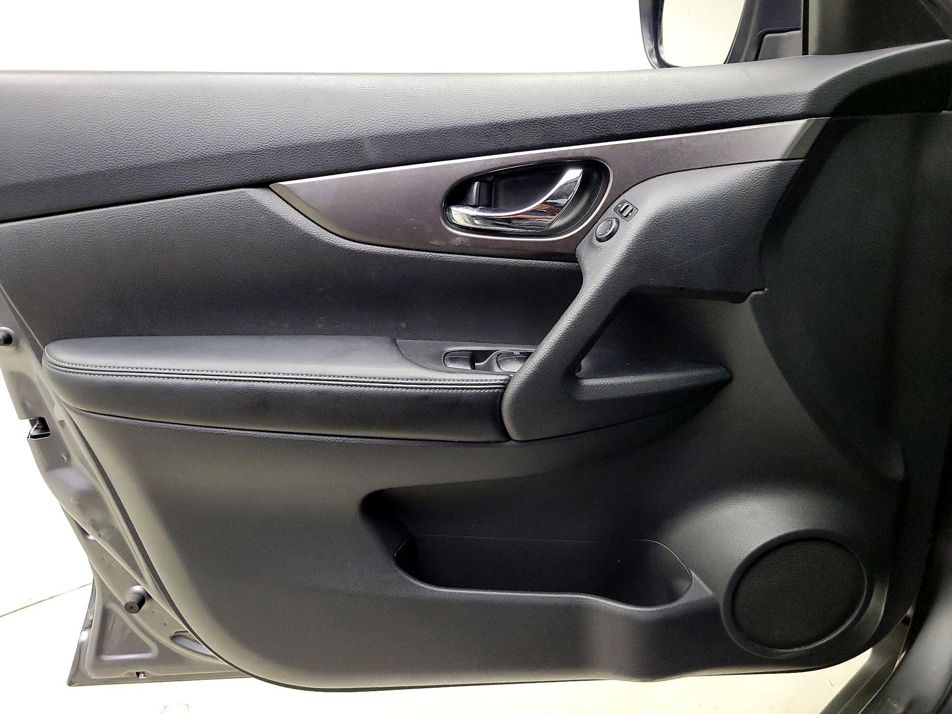 Thumbnail: 2015 Nissan Rogue - 12