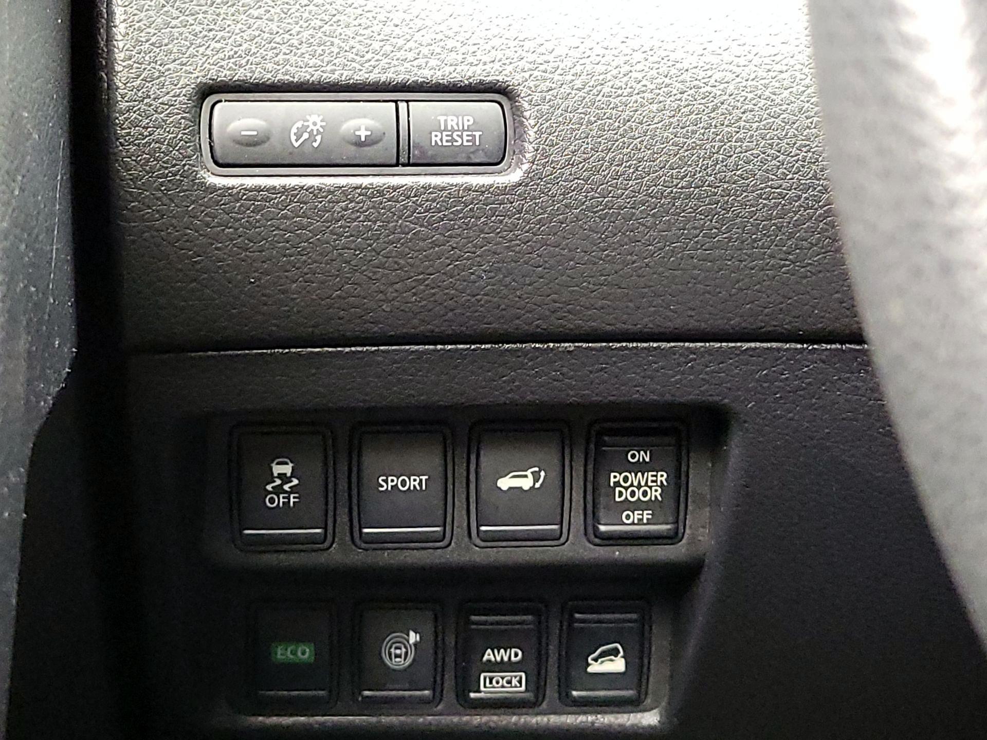 Thumbnail: 2015 Nissan Rogue - 13