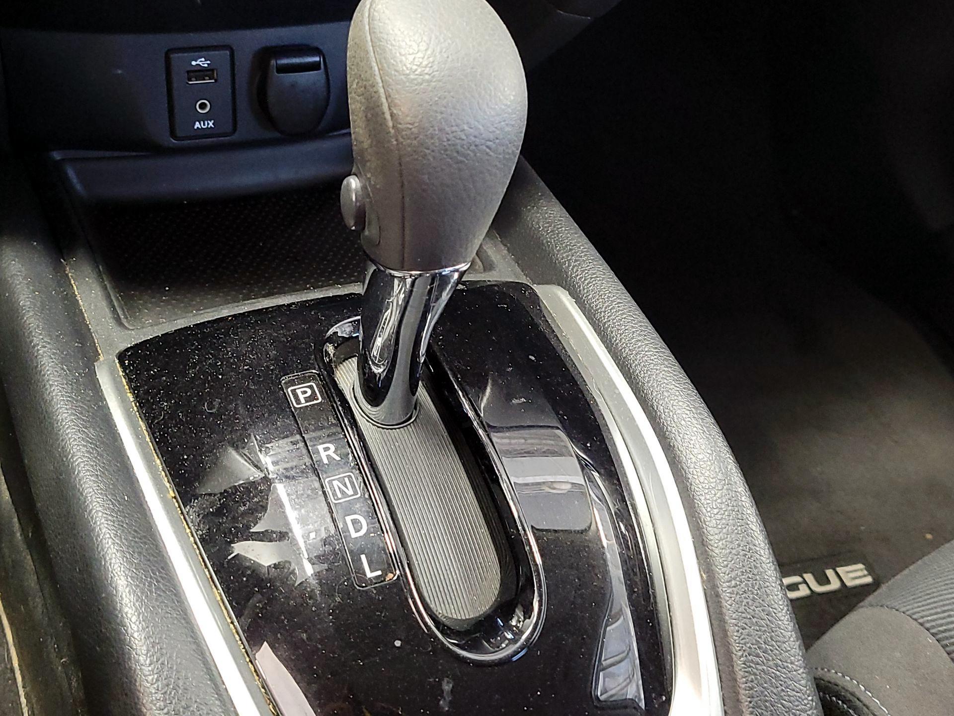 Thumbnail: 2015 Nissan Rogue - 18