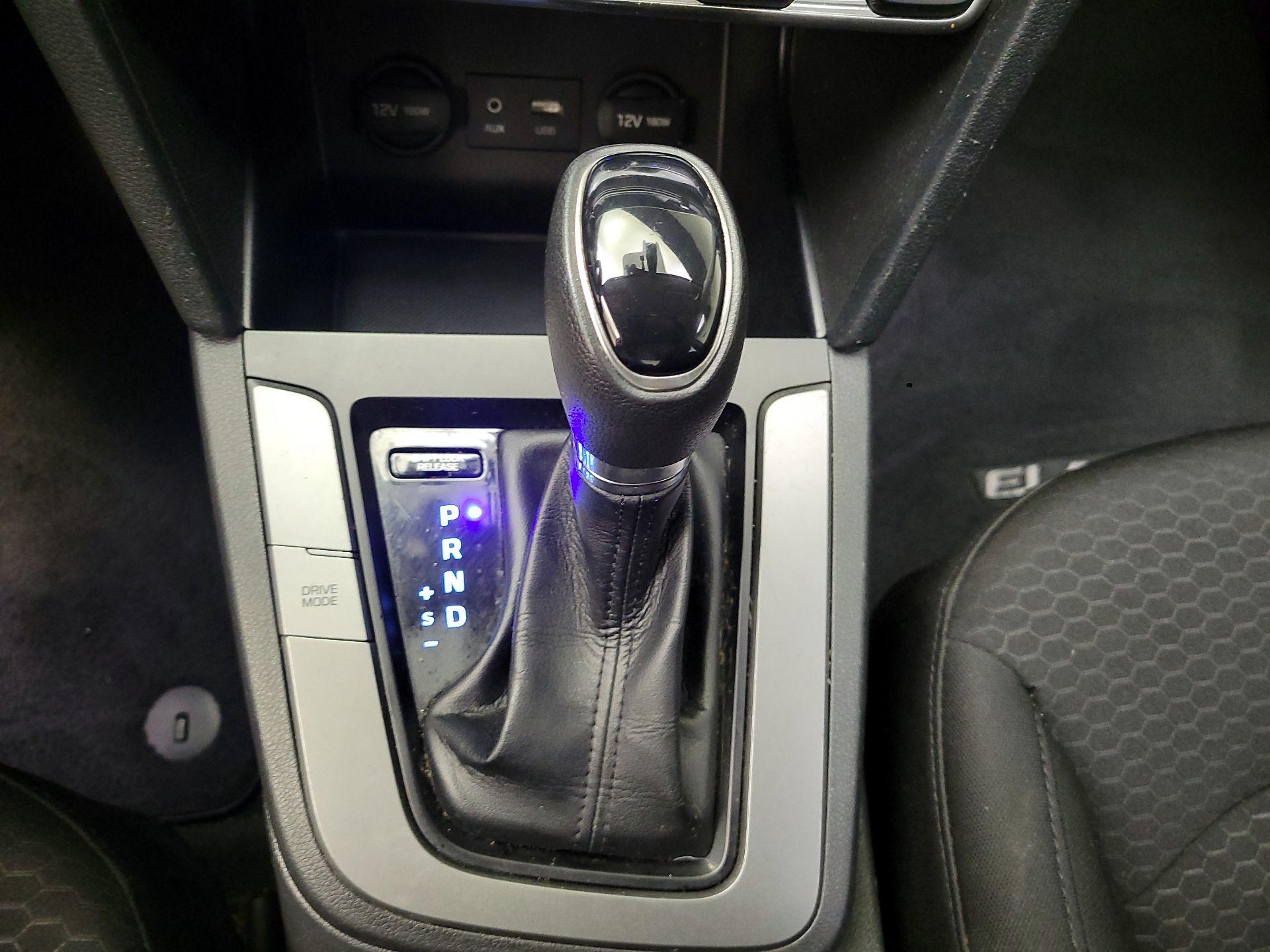 Thumbnail: 2020 Hyundai Elantra - 17