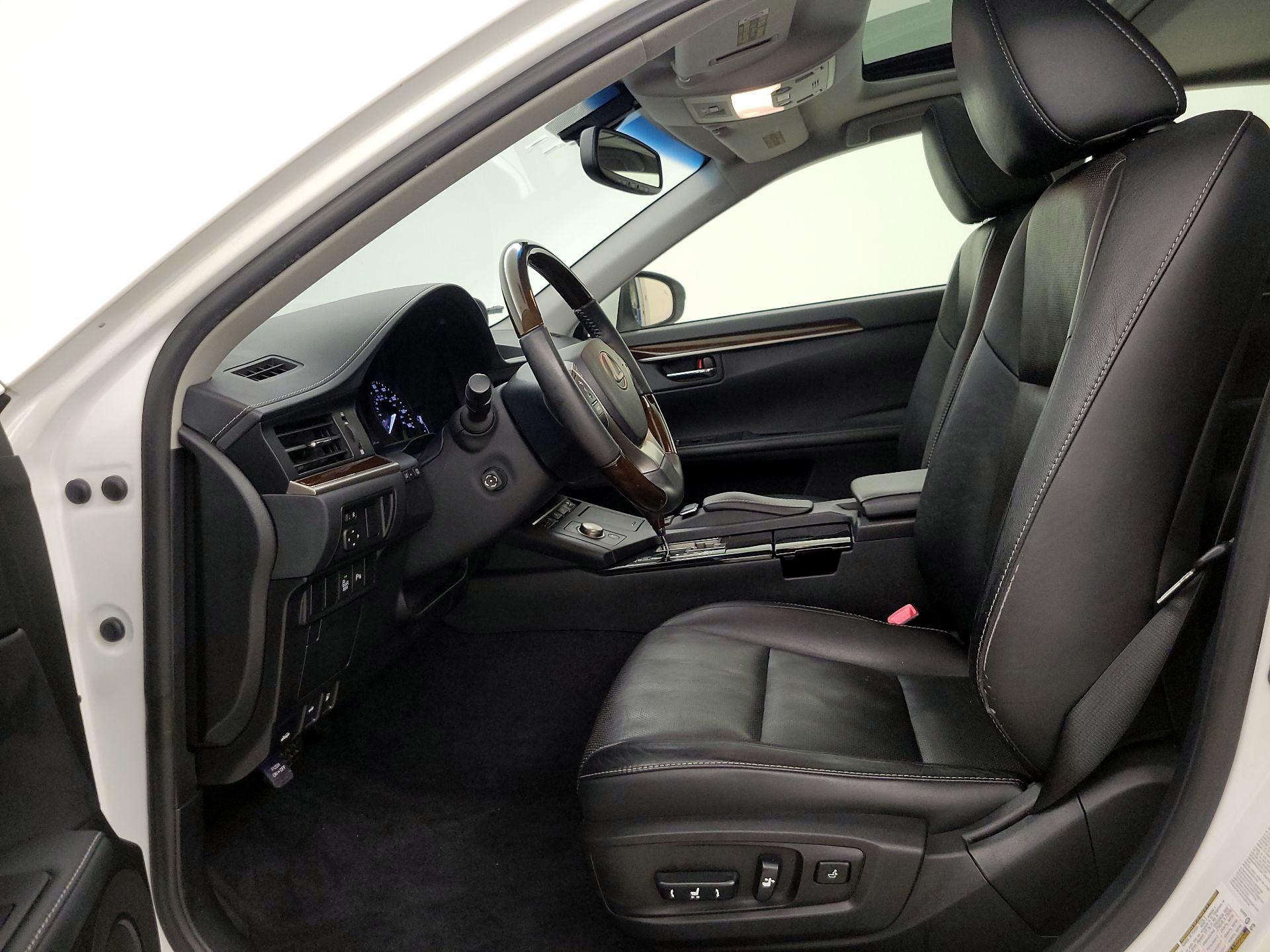 Thumbnail: 2014 Lexus ES - 11