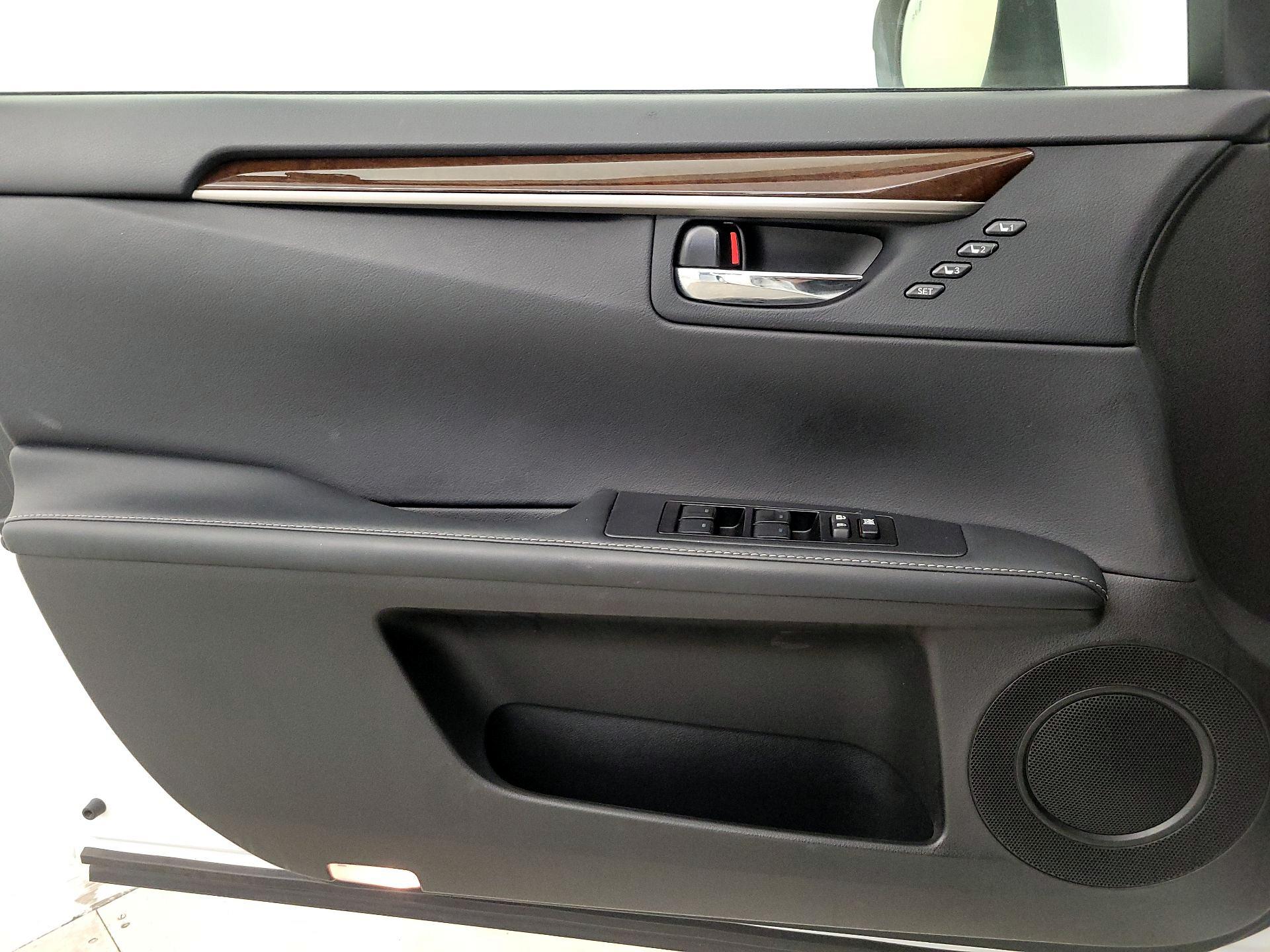 Thumbnail: 2014 Lexus ES - 12