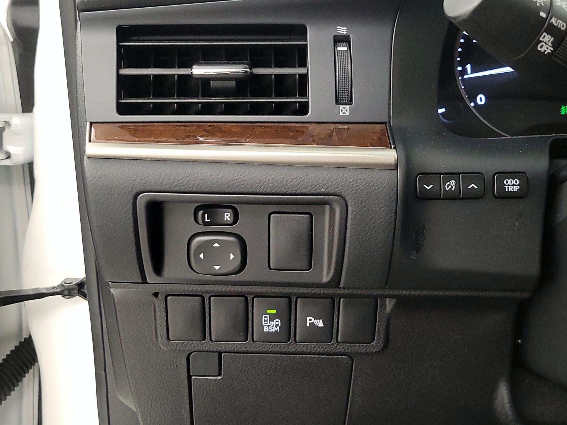 Thumbnail: 2014 Lexus ES - 13