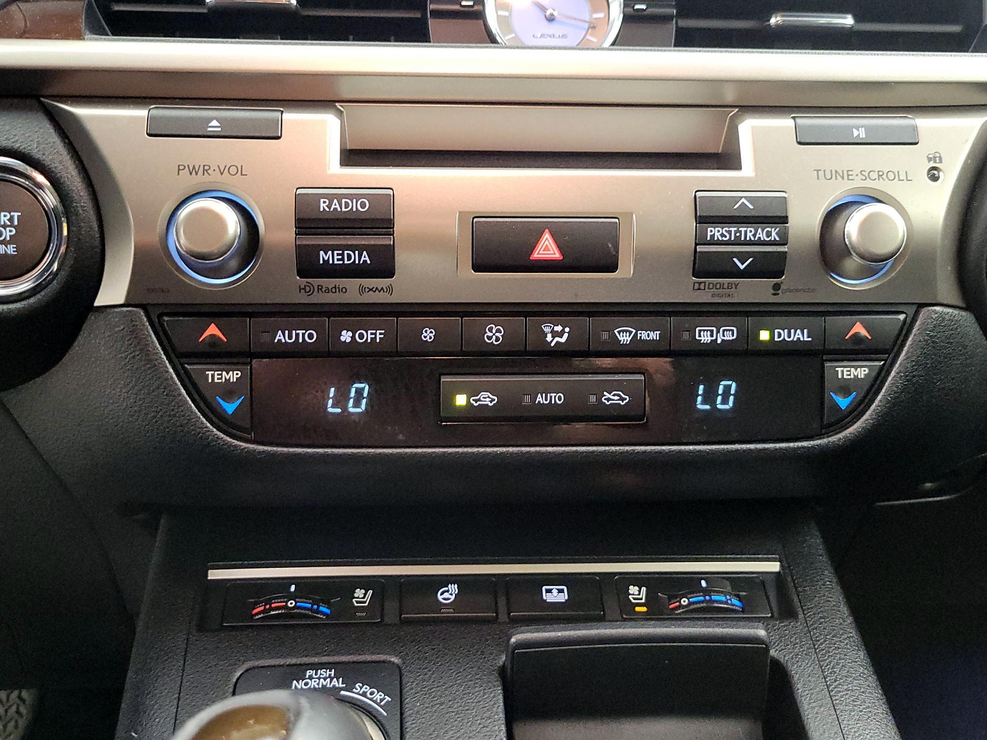 Thumbnail: 2014 Lexus ES - 17