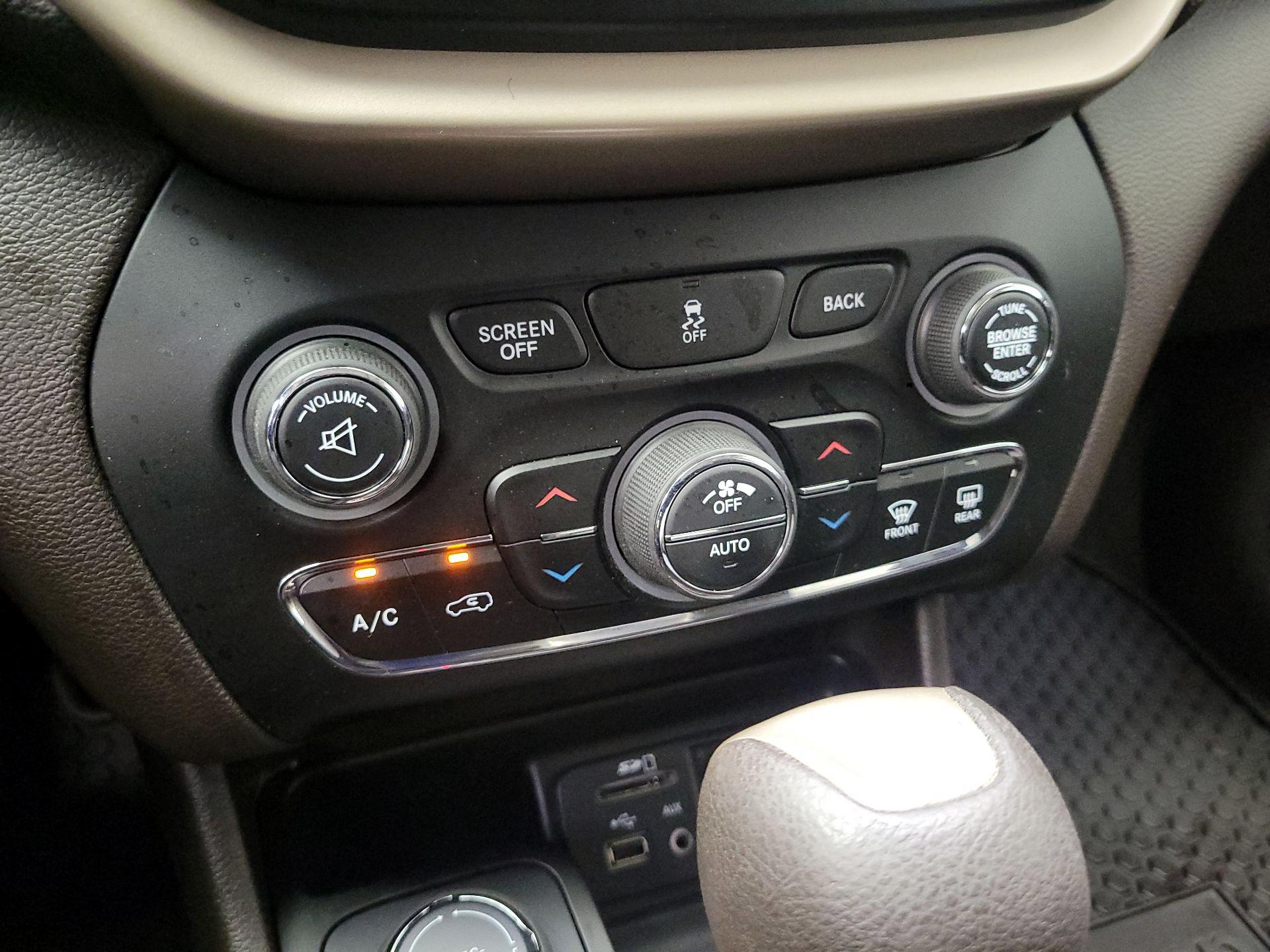 Thumbnail: 2014 Jeep Cherokee - 16