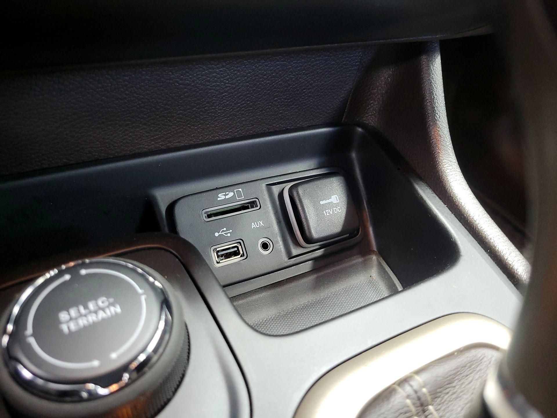 Thumbnail: 2014 Jeep Cherokee - 18