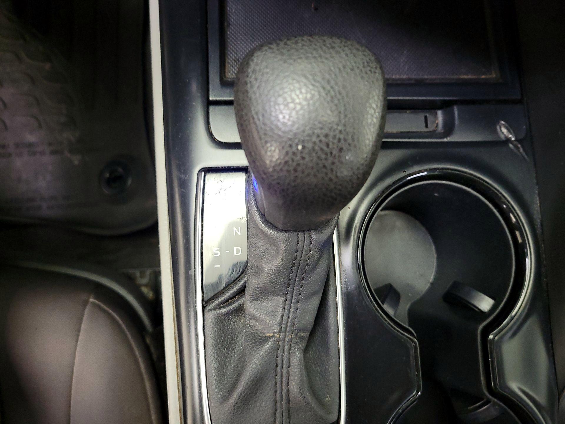Thumbnail: 2020 Toyota Camry - 17