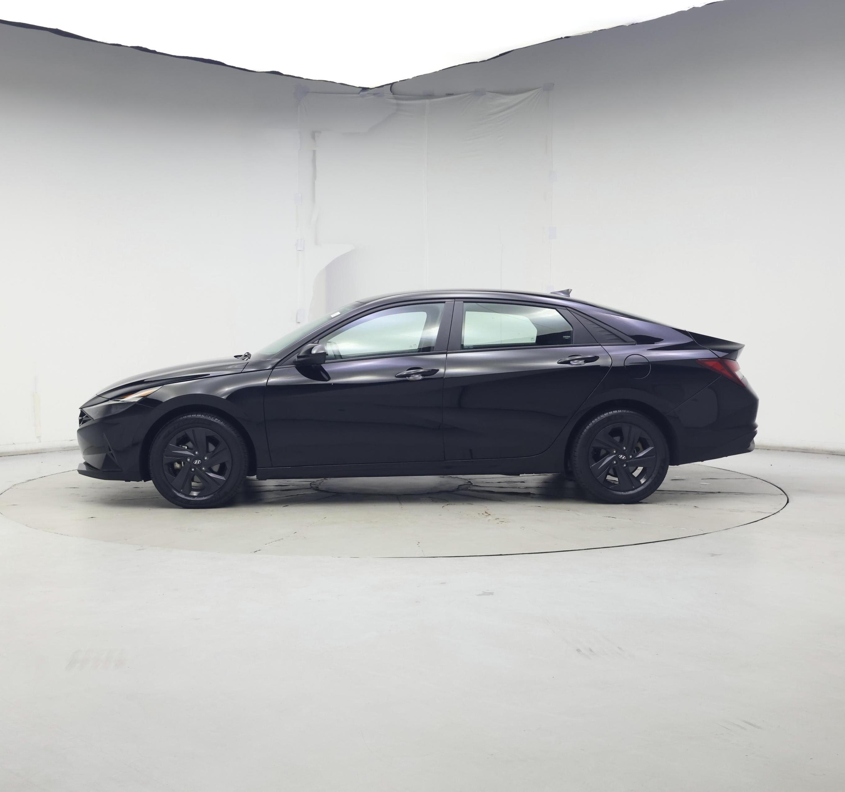 Thumbnail: 2023 Hyundai Elantra - 3