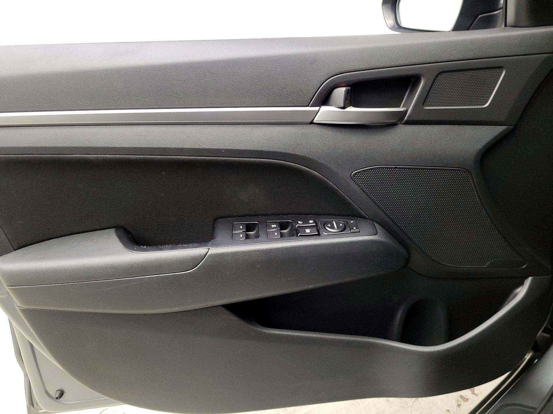 Thumbnail: 2019 Hyundai Elantra - 12