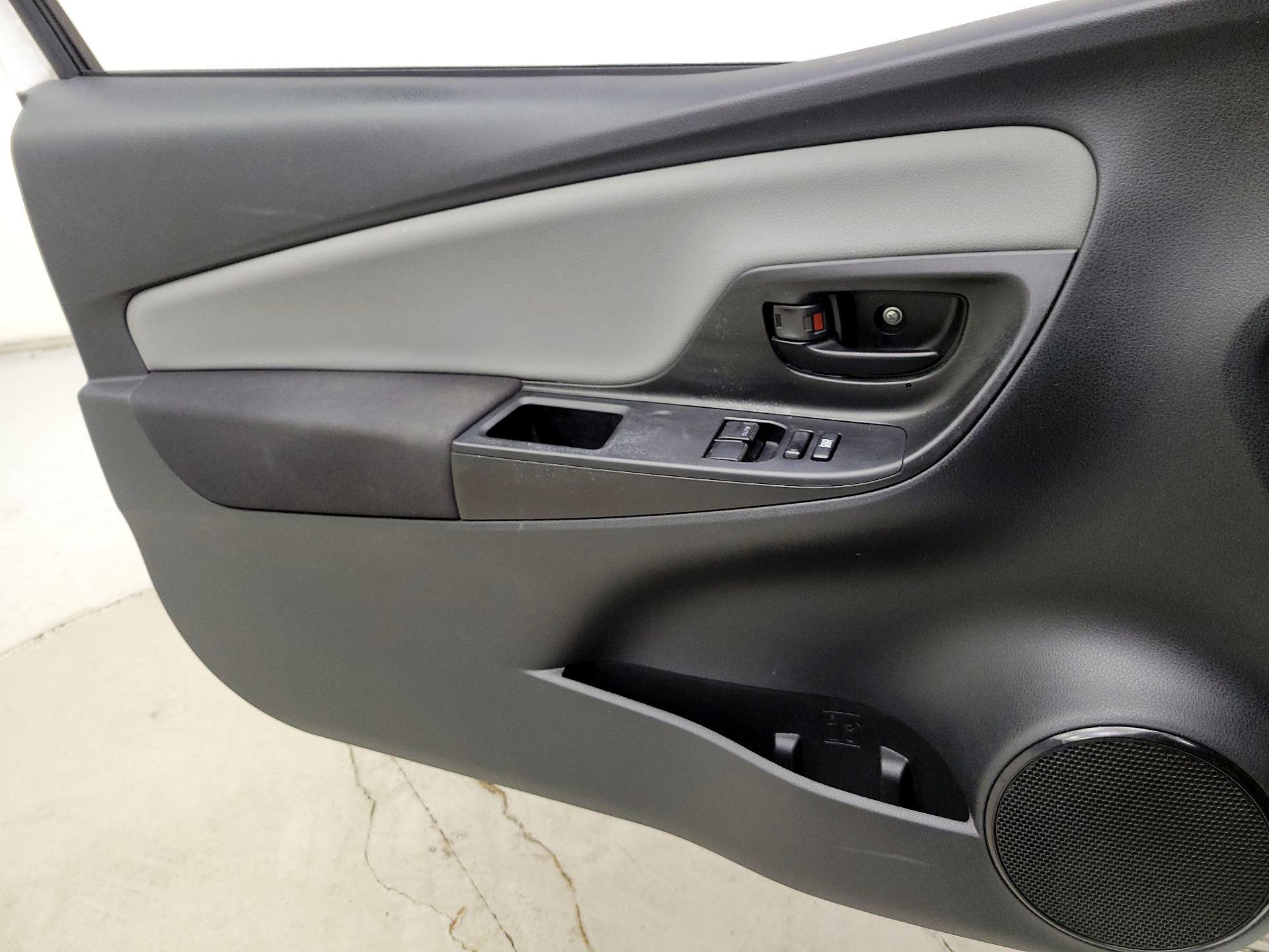 Thumbnail: 2015 Toyota Yaris - 12