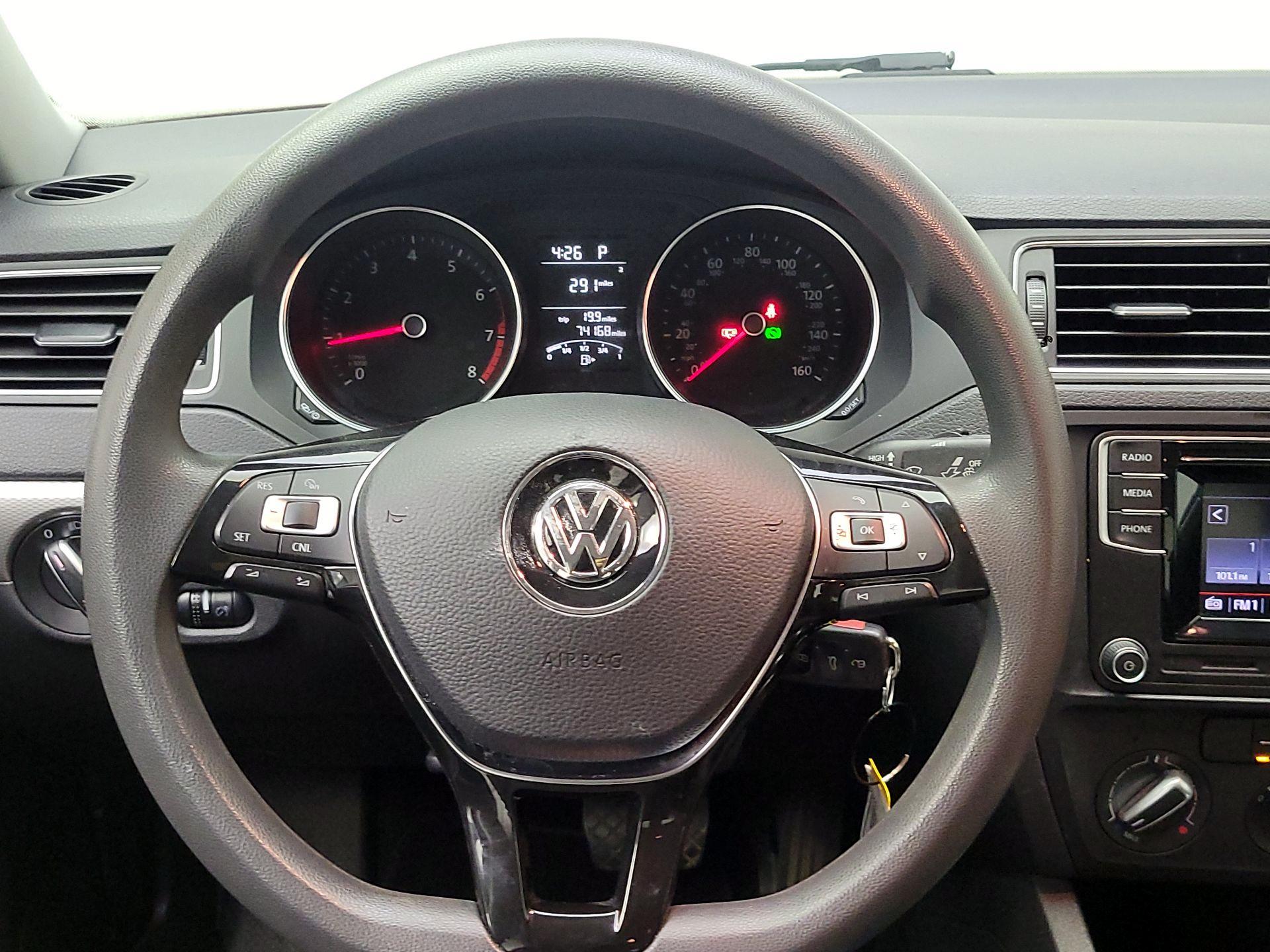 Thumbnail: 2017 Volkswagen Jetta - 10