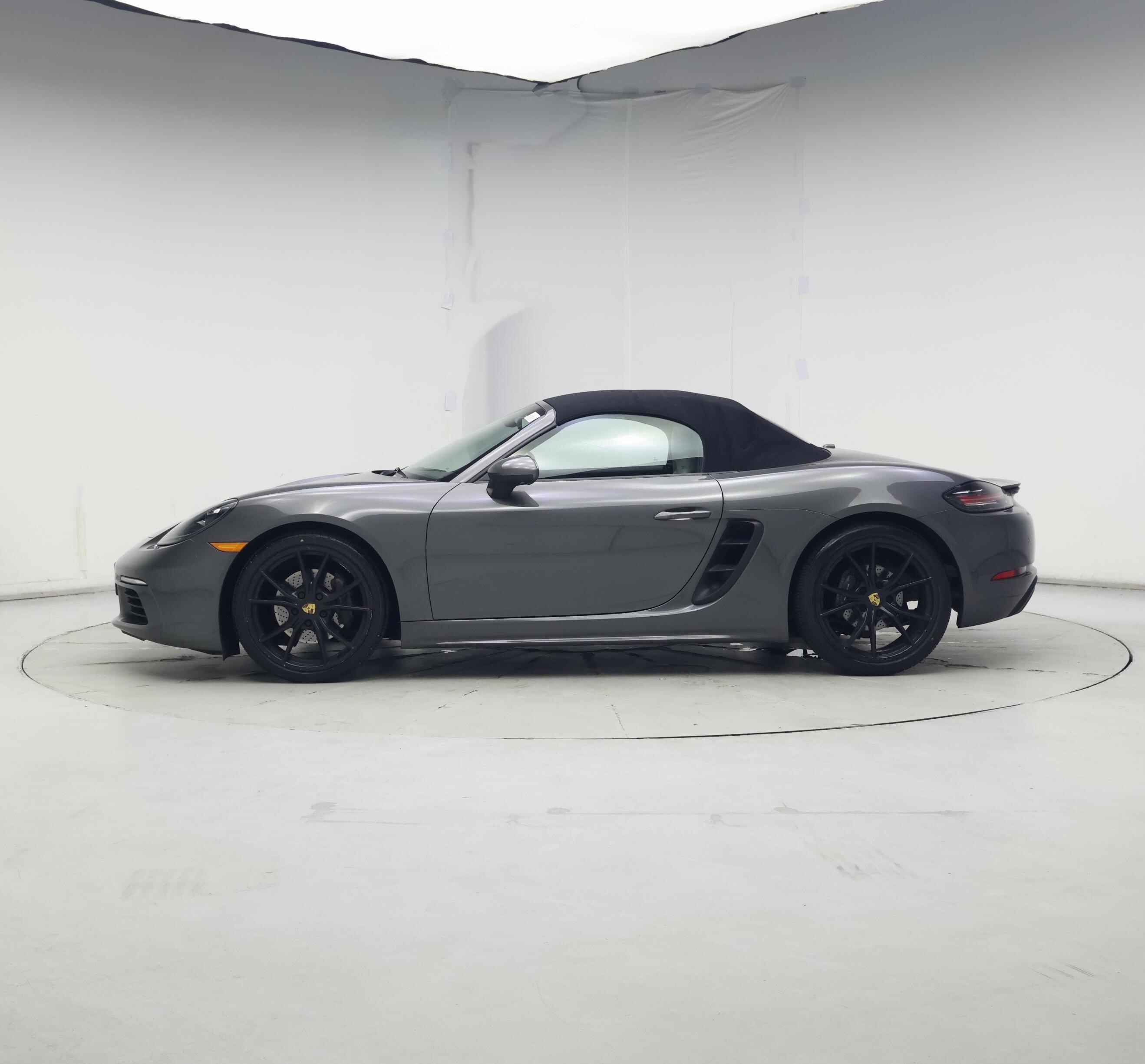 Thumbnail: 2017 Porsche 718 Boxster - 3