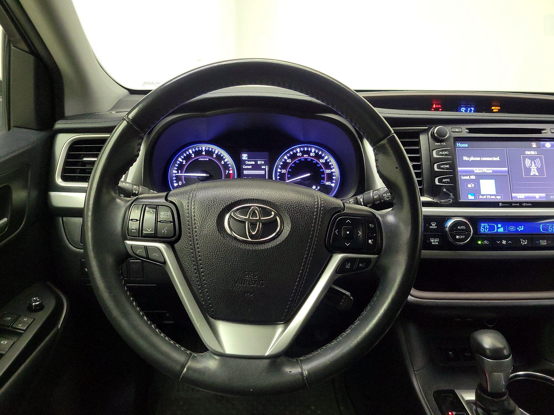 Thumbnail: 2019 Toyota Highlander - 10