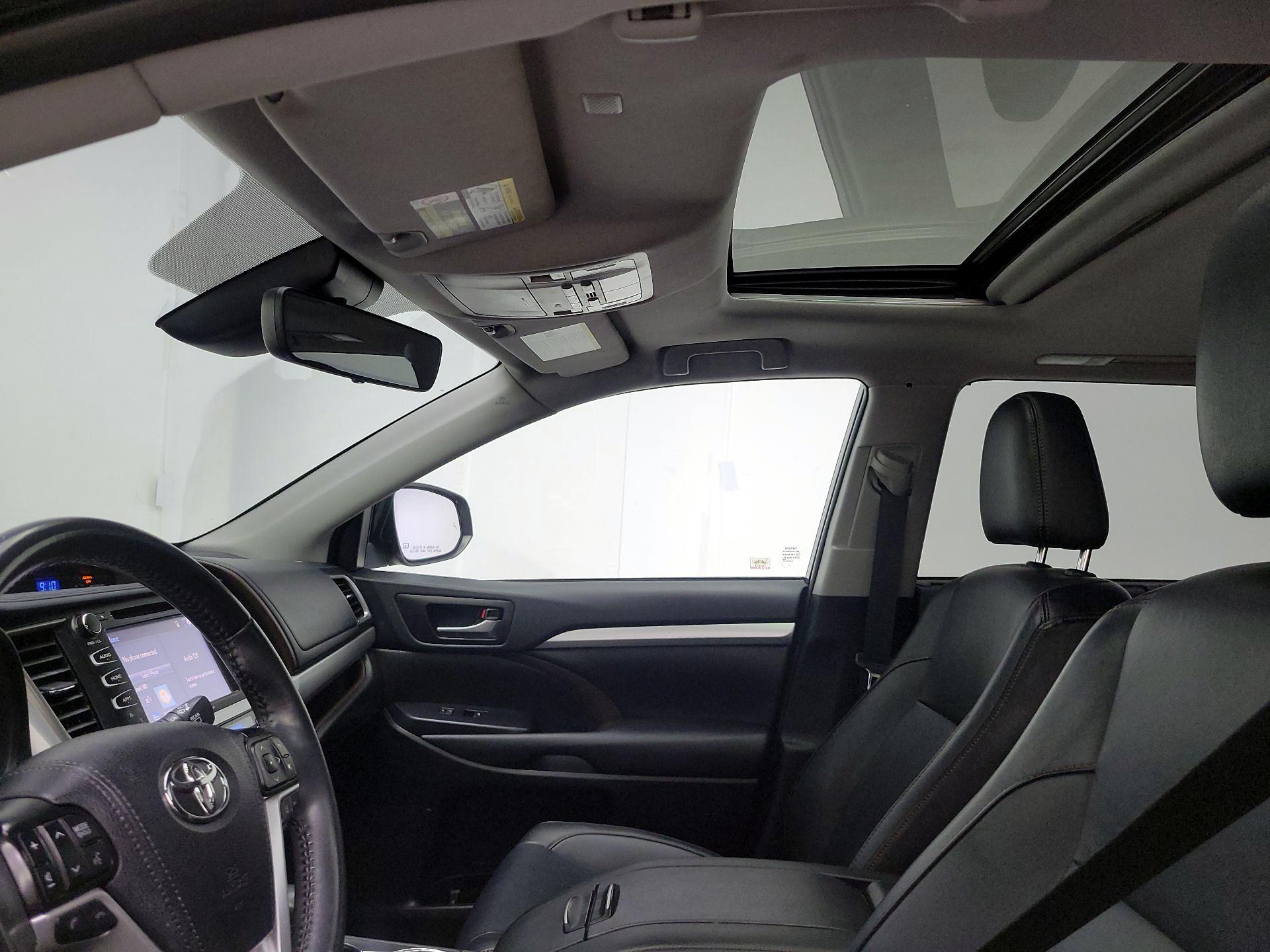 Thumbnail: 2019 Toyota Highlander - 20