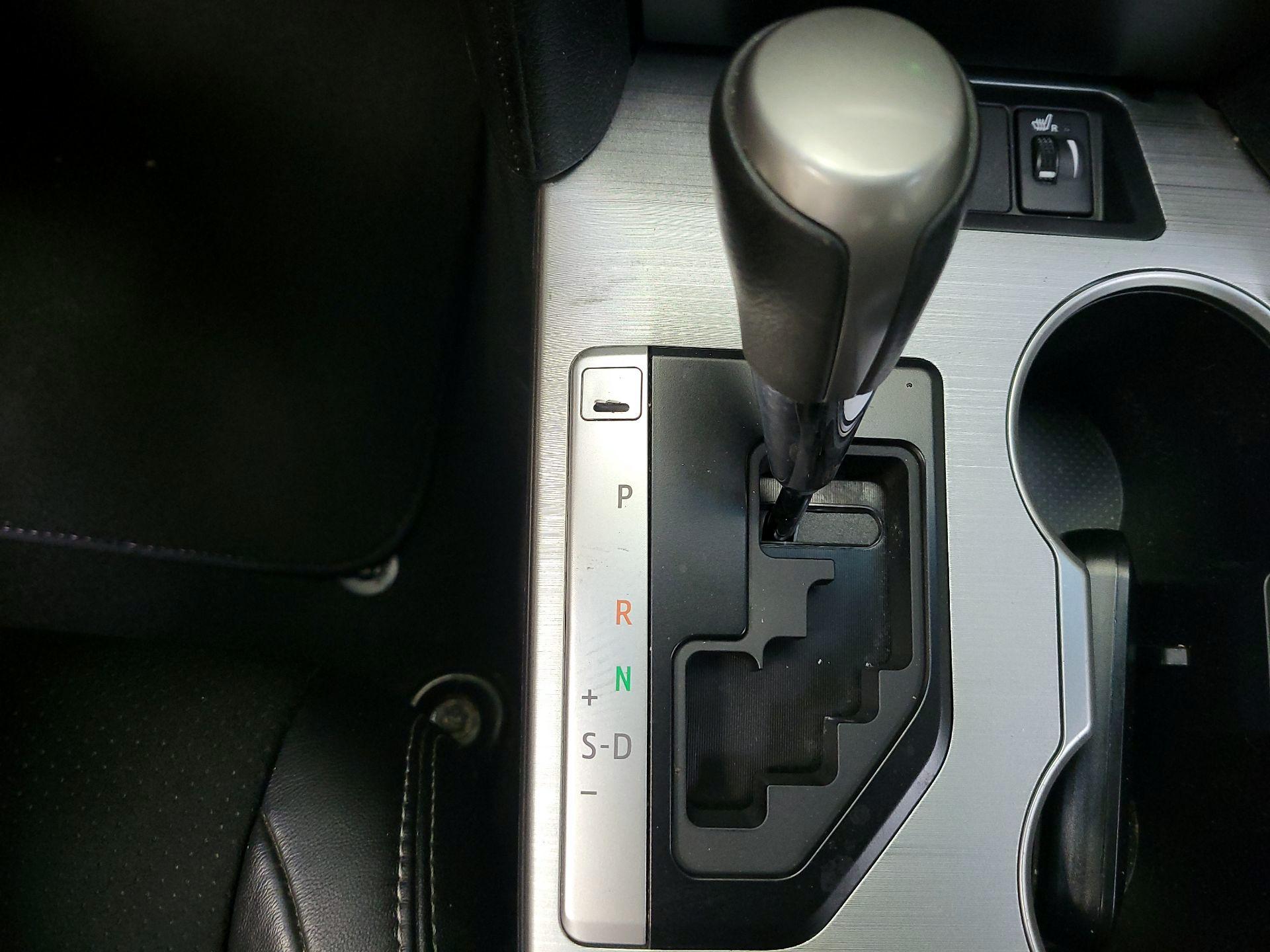 Thumbnail: 2013 Toyota Camry - 17
