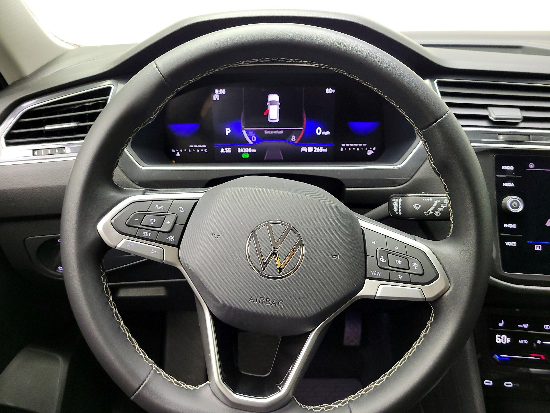 Thumbnail: 2023 Volkswagen Tiguan - 10