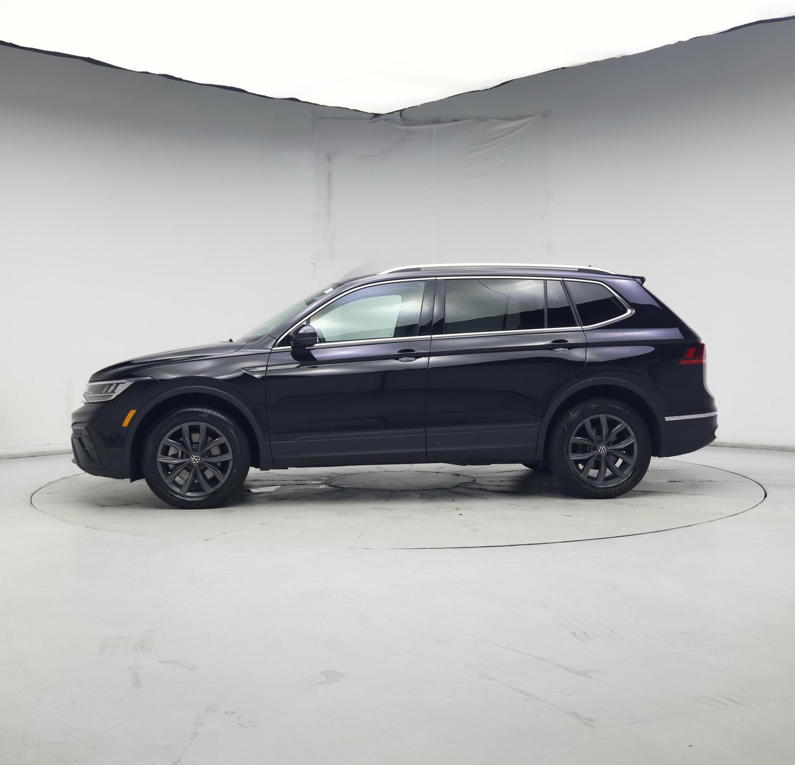 Thumbnail: 2023 Volkswagen Tiguan - 3