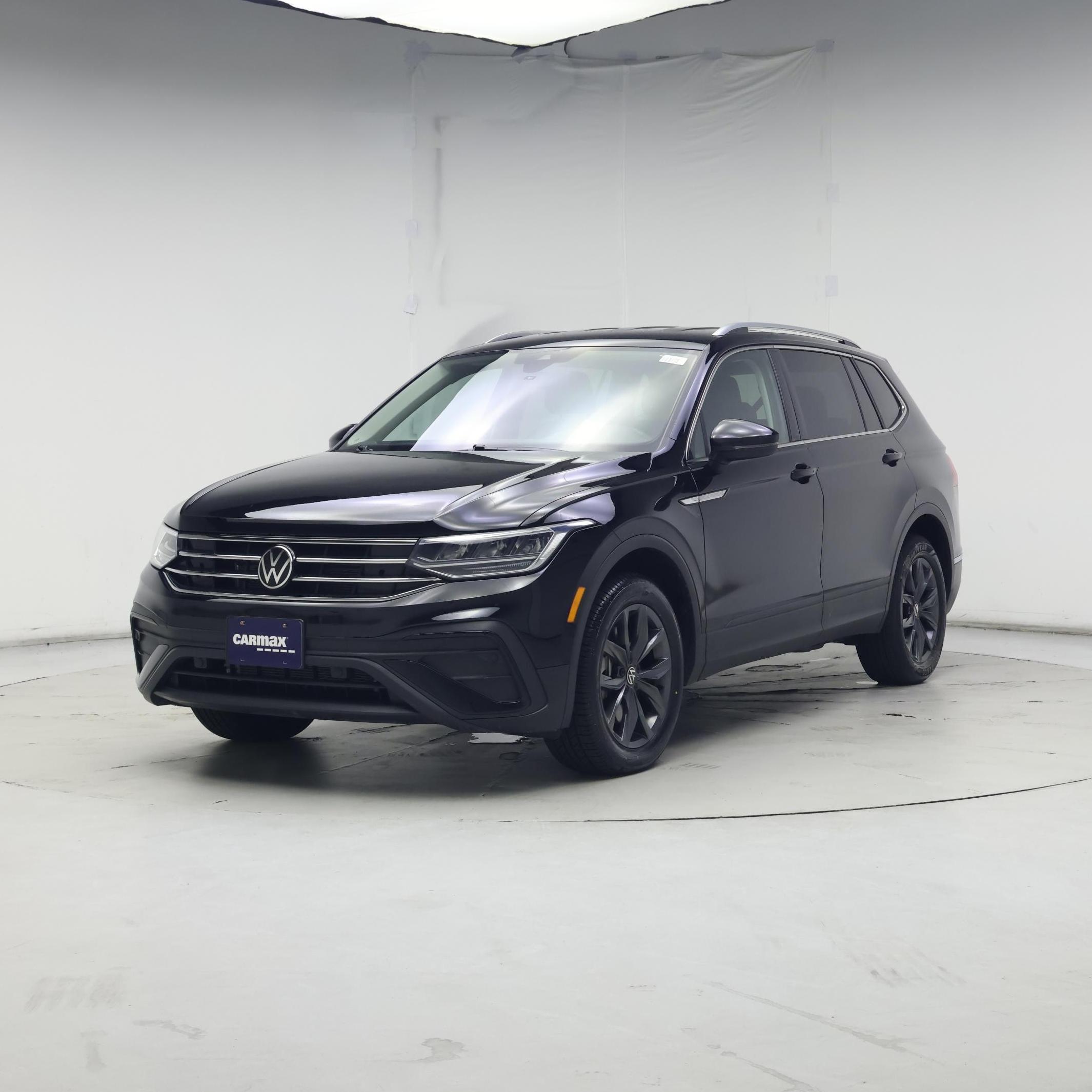 Thumbnail: 2023 Volkswagen Tiguan - 4