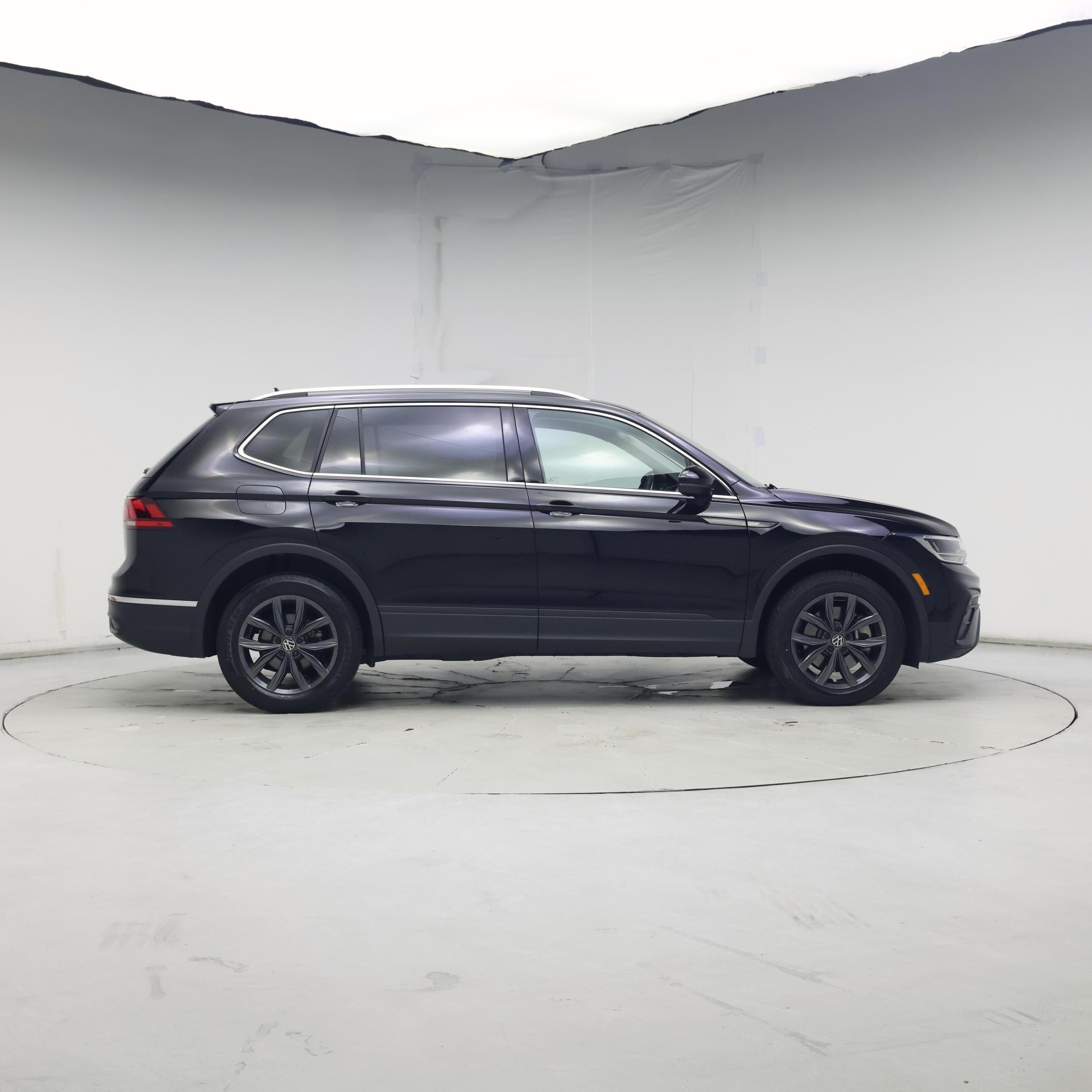 Thumbnail: 2023 Volkswagen Tiguan - 7