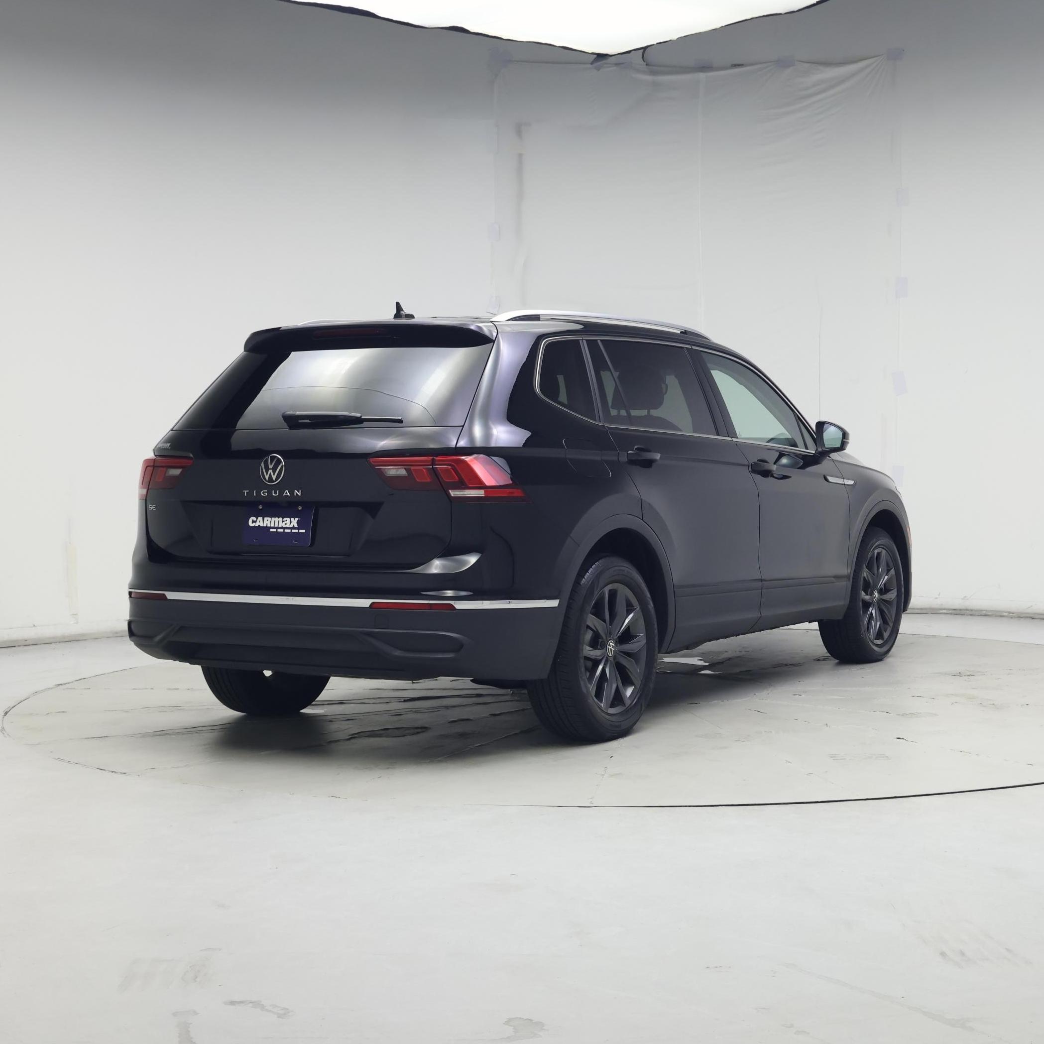 Thumbnail: 2023 Volkswagen Tiguan - 8