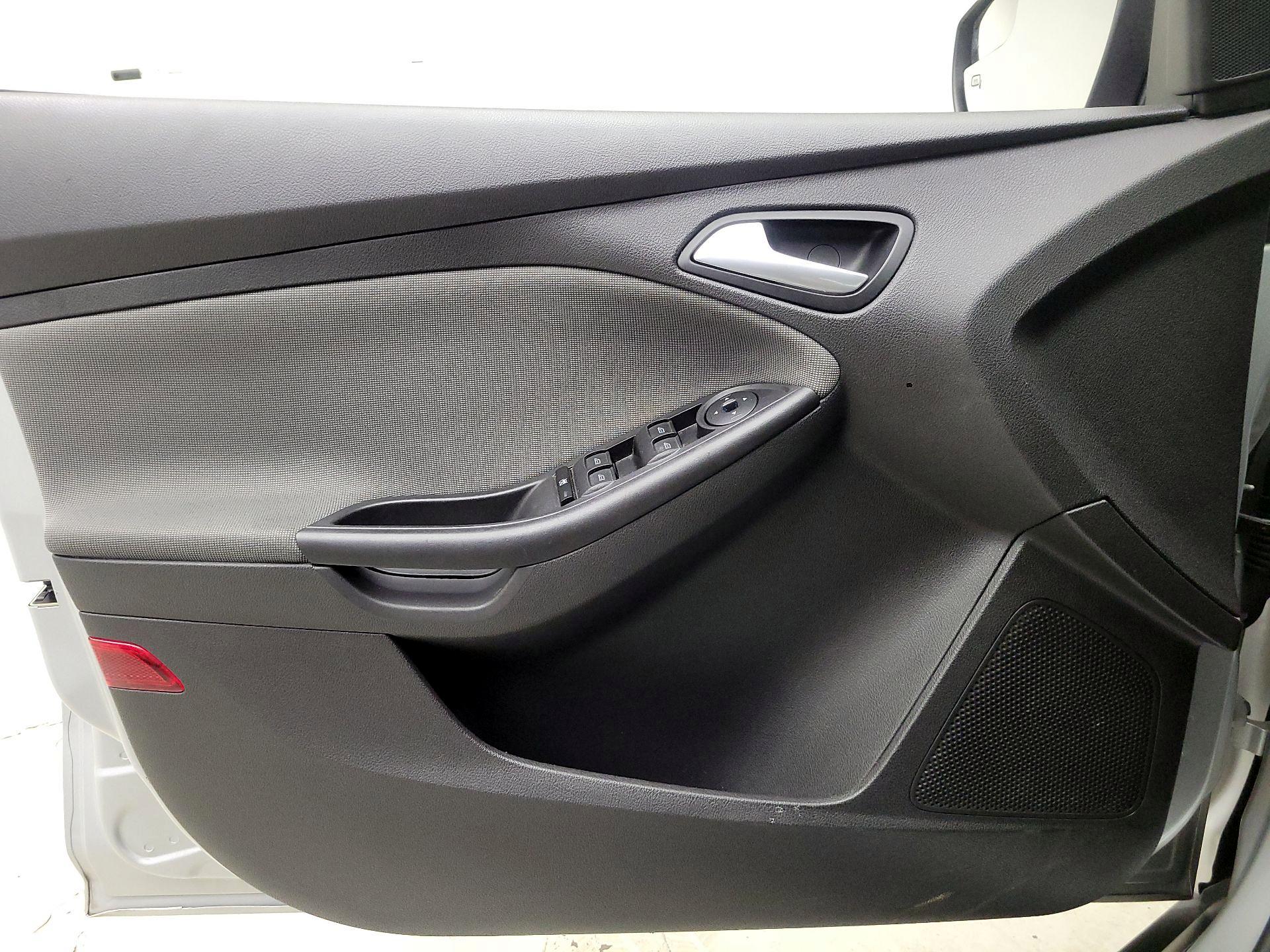 Thumbnail: 2014 Ford Focus - 12