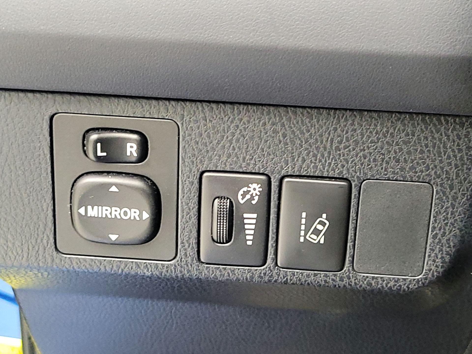 Thumbnail: 2018 Toyota RAV4 - 13