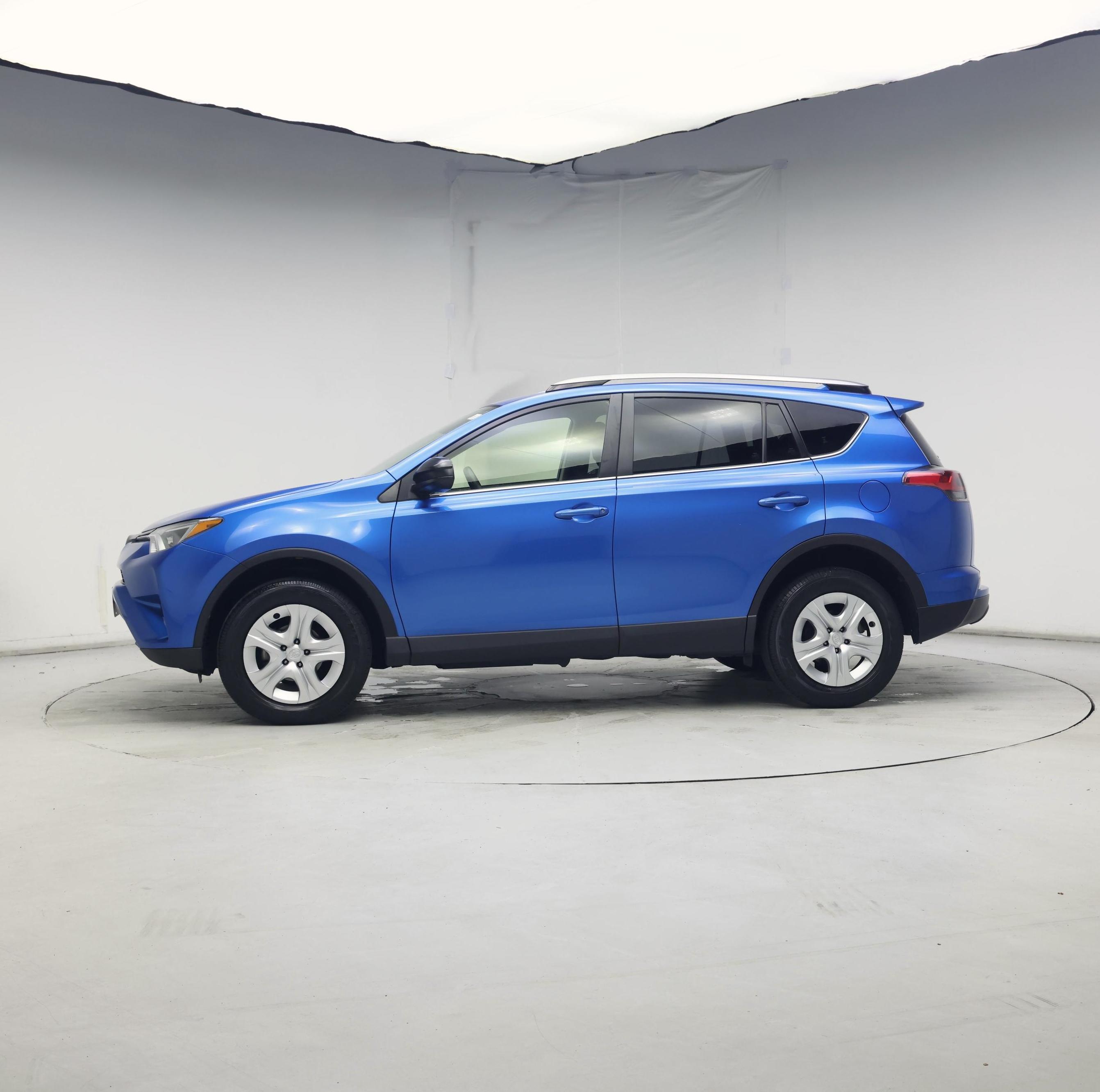 Thumbnail: 2018 Toyota RAV4 - 3