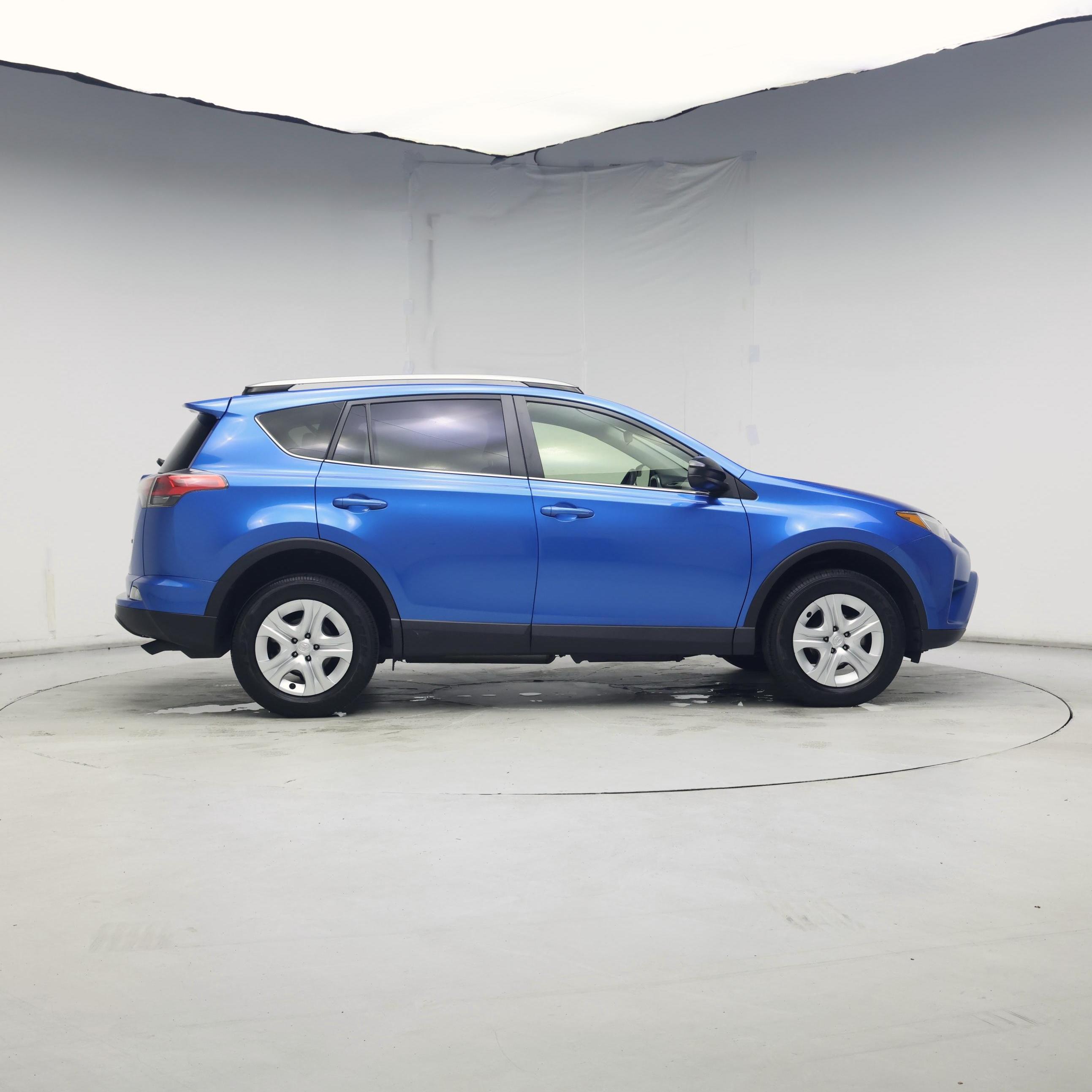Thumbnail: 2018 Toyota RAV4 - 7