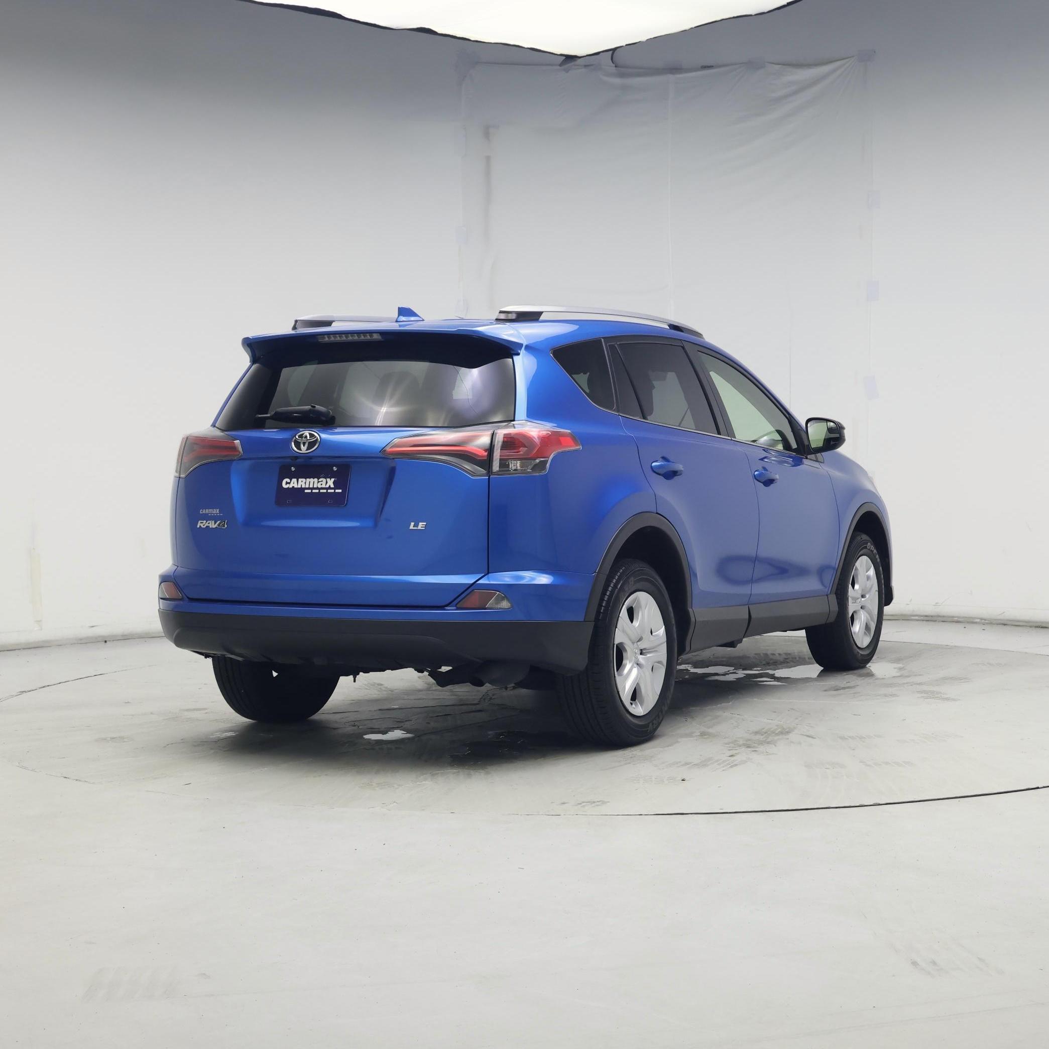 Thumbnail: 2018 Toyota RAV4 - 8