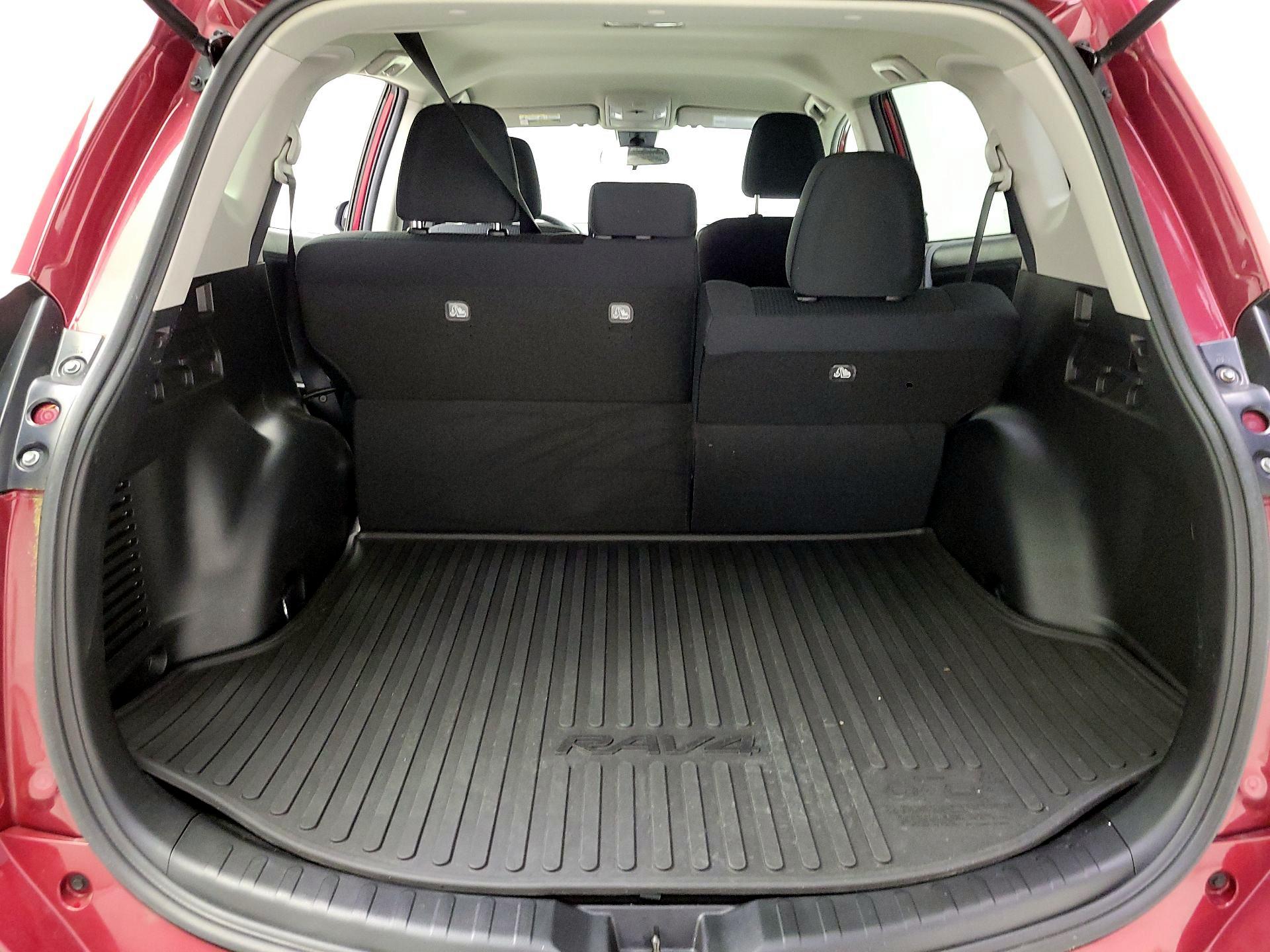 Thumbnail: 2018 Toyota RAV4 - 20