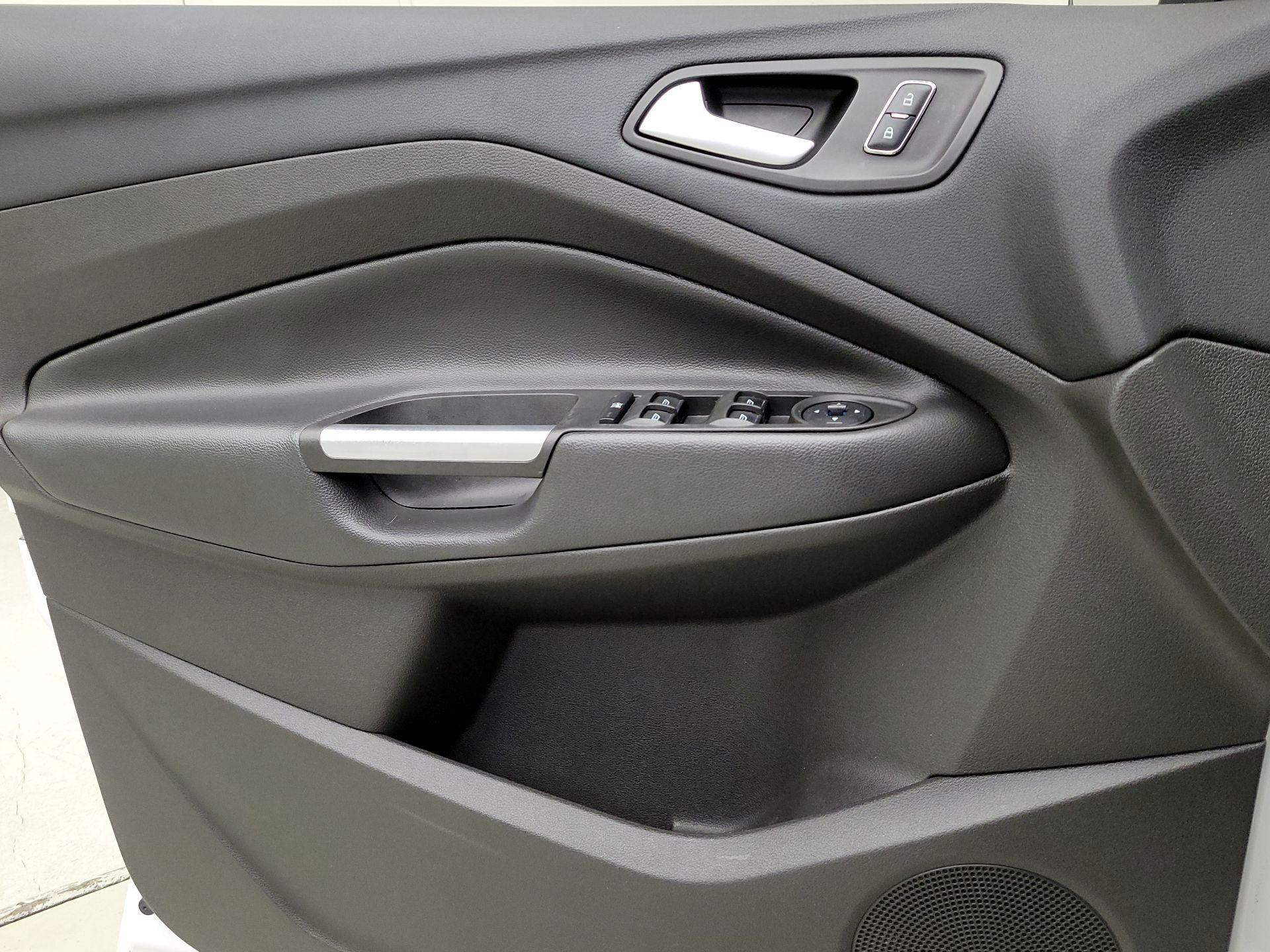 Thumbnail: 2016 Ford Escape - 12